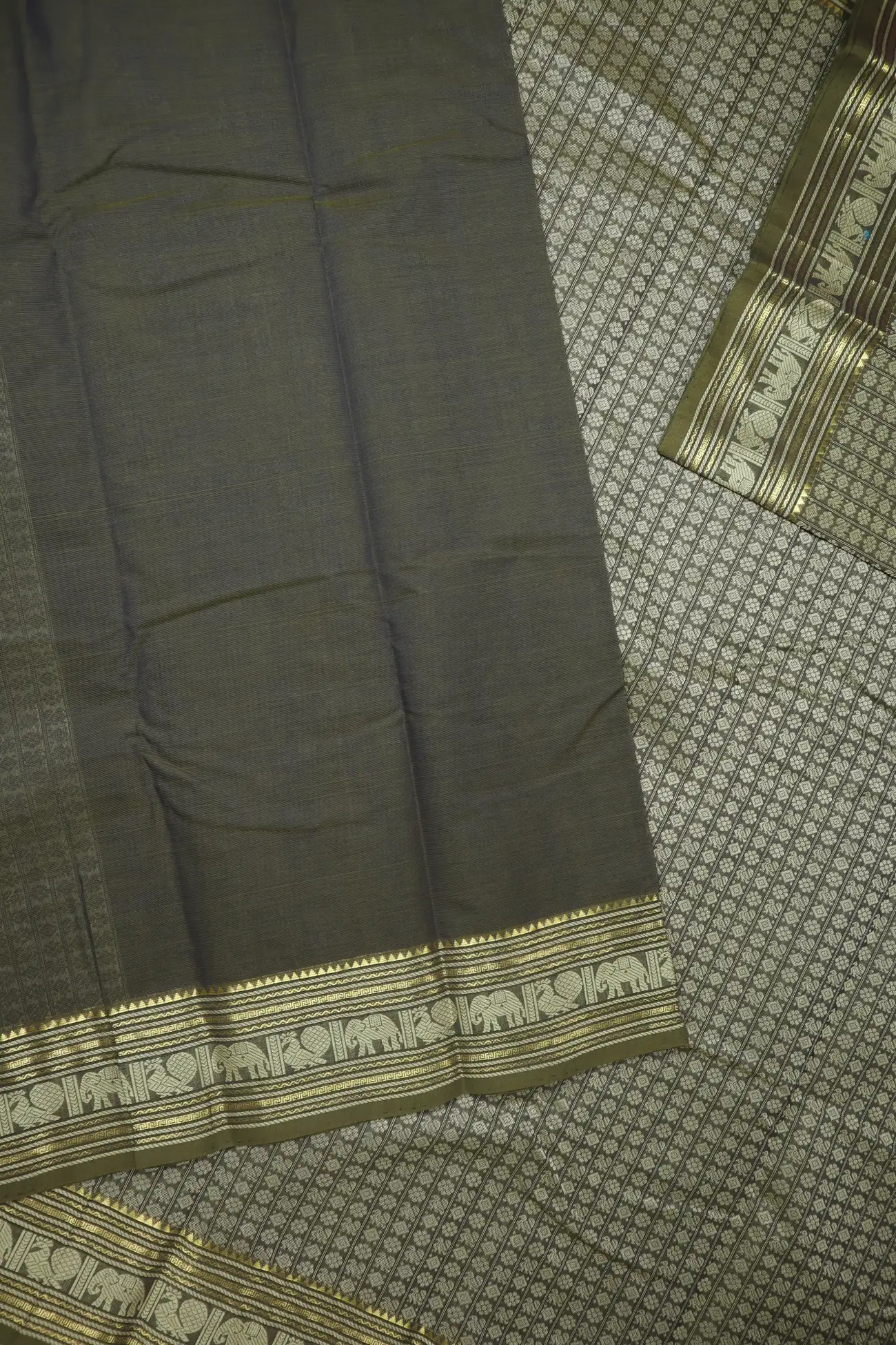 gray-twenty-thousand-butta-peacock-elephant-kanchi-cotton-saree-uu005723-f