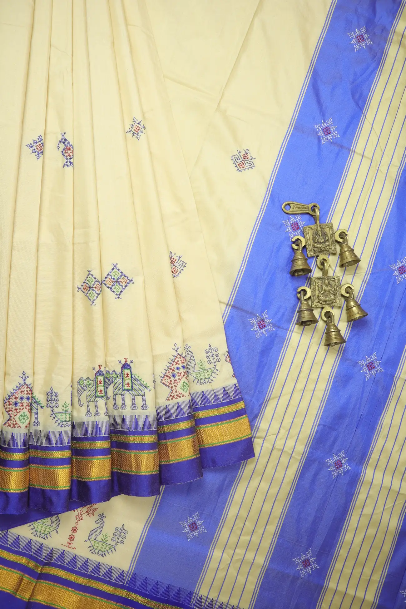 off-white-kasuti-work-seepu-reku-border-khun-sarees-llkal-sarees-sp000114-a