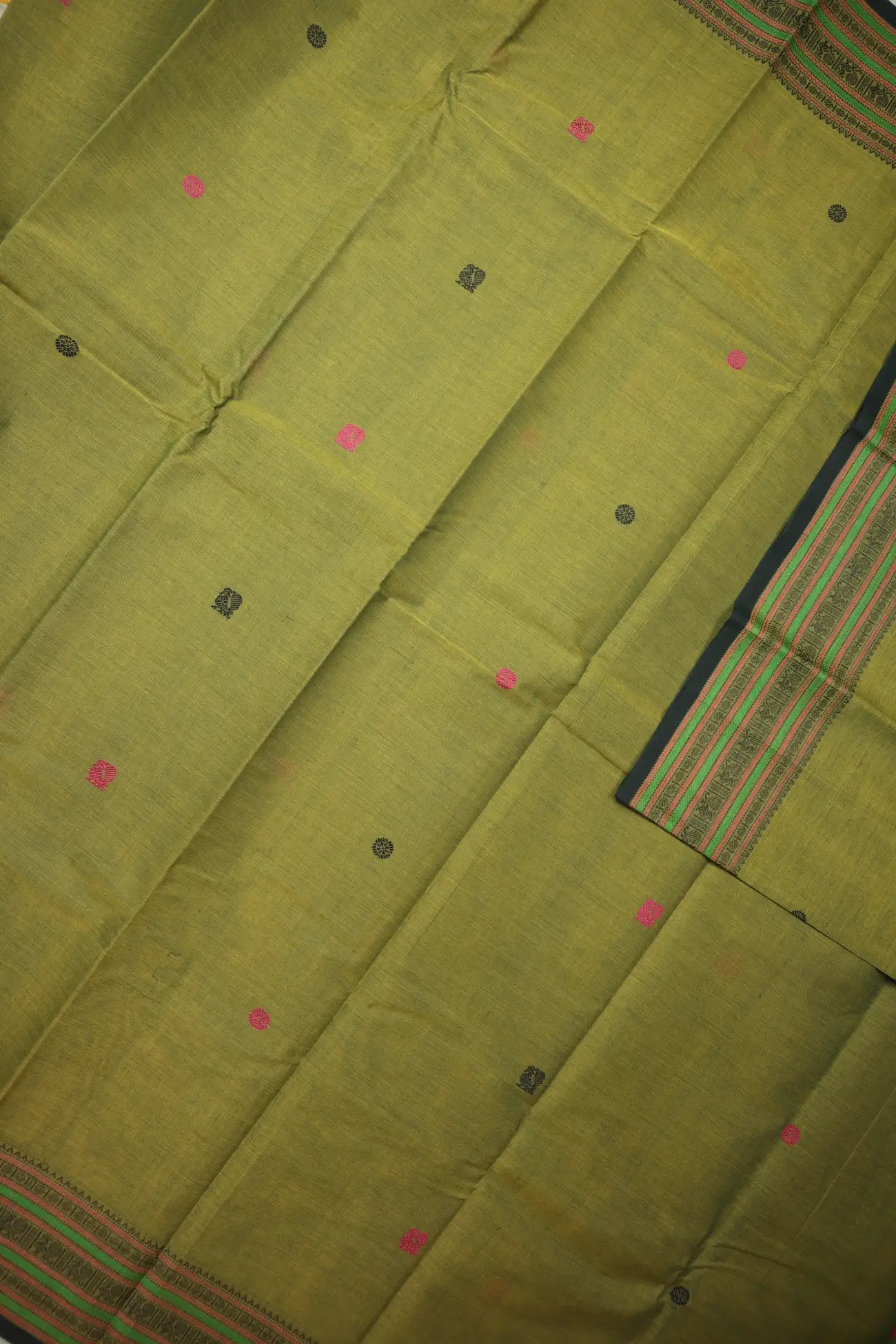 green-kamalam-butta-peacock-ruthratcham-kanchi-cotton-saree-uu005674-d