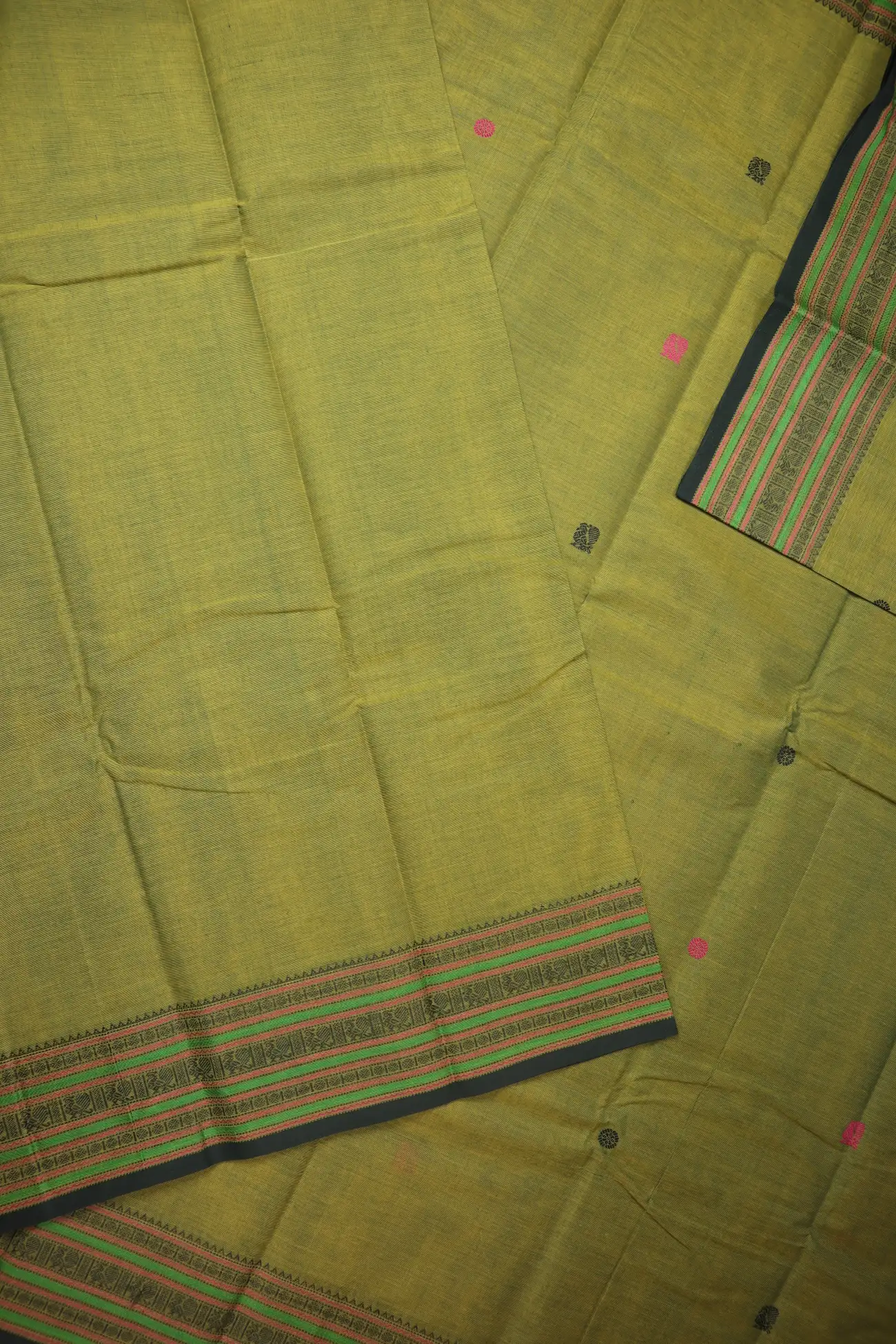 green-kamalam-butta-peacock-ruthratcham-kanchi-cotton-saree-uu005674-e