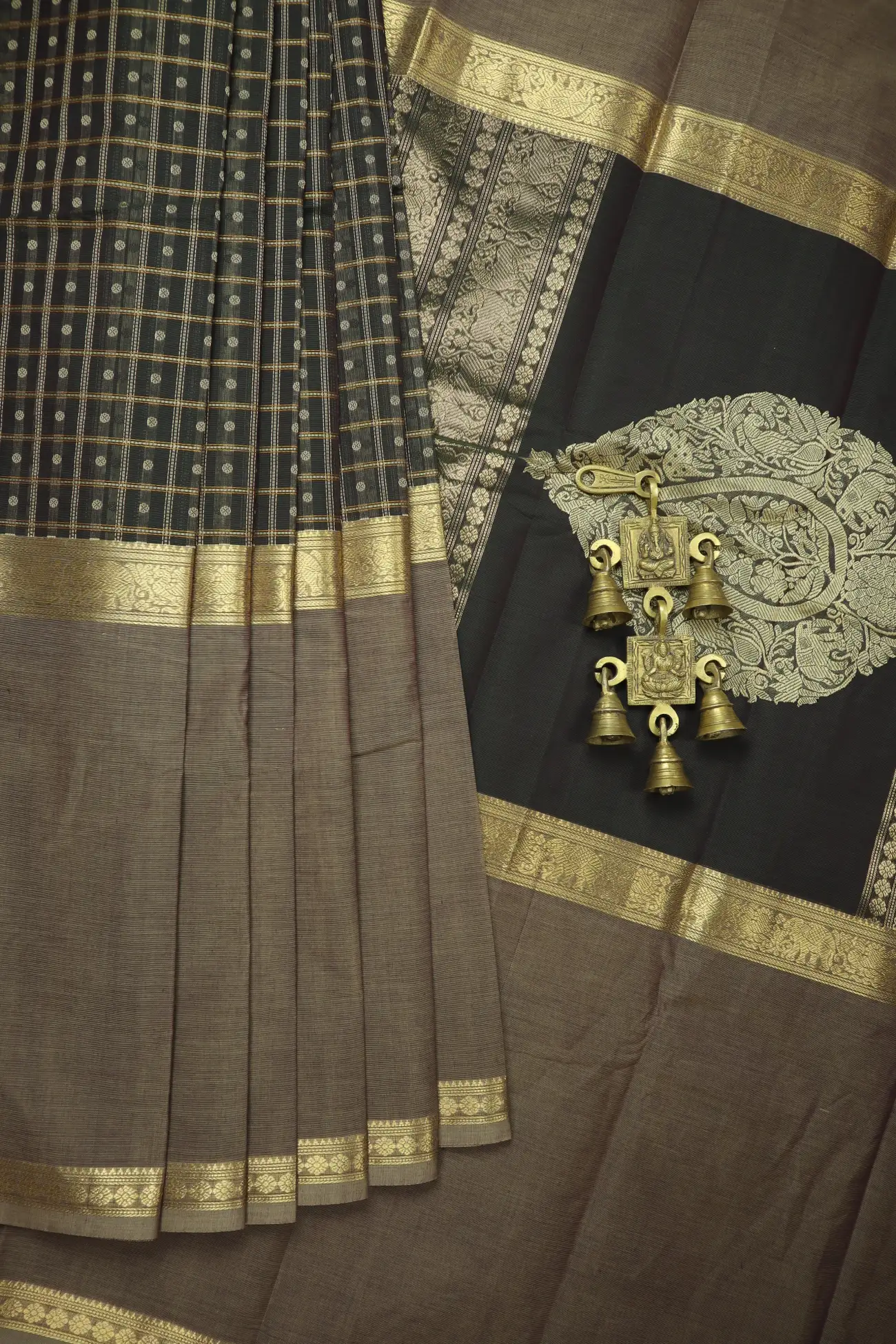 dark-green-muppagam-three-part-laksha-deepam-kamalam-butta-kanchi-cotton-saree-uu005701-a