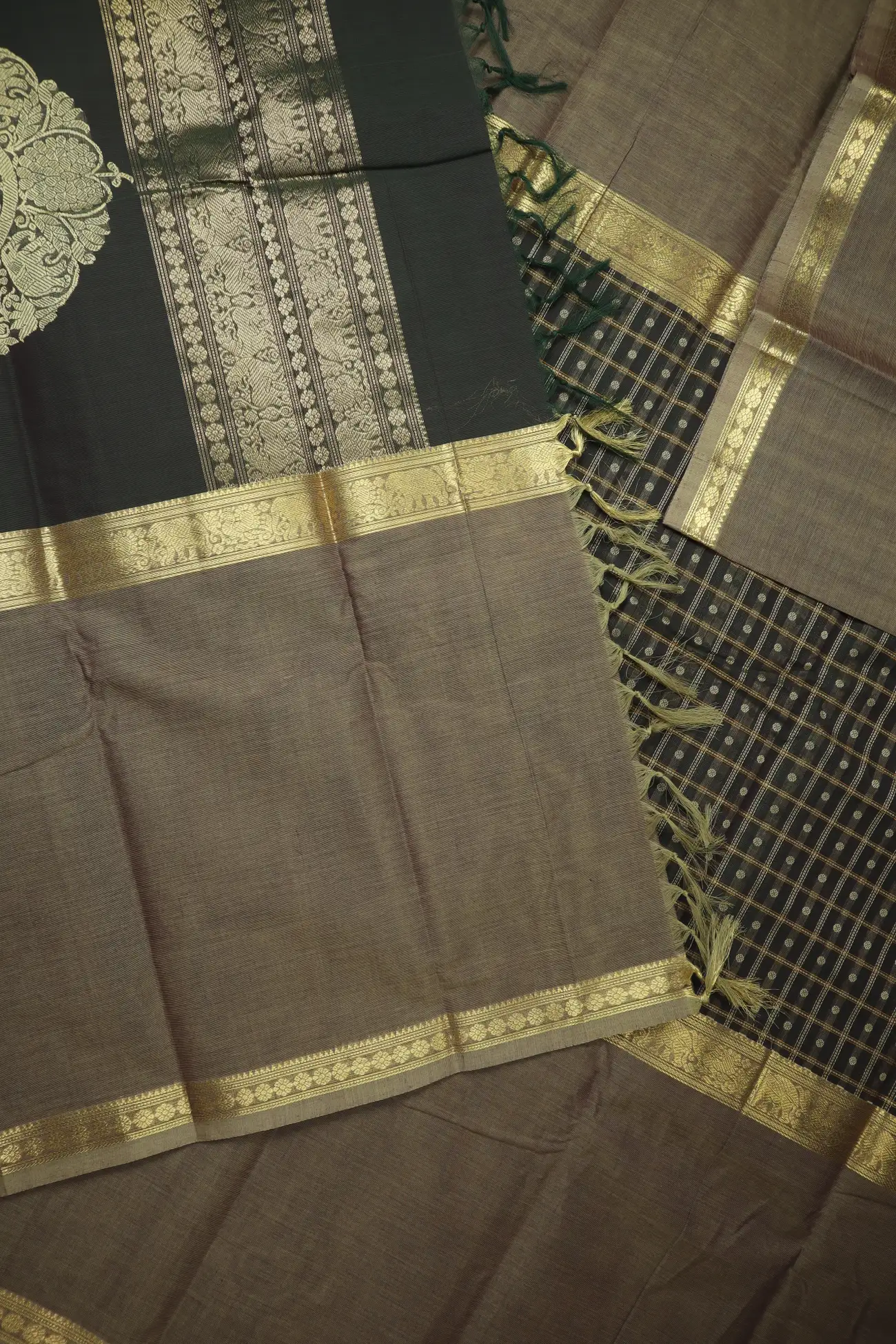 dark-green-muppagam-three-part-laksha-deepam-kamalam-butta-kanchi-cotton-saree-uu005701-c