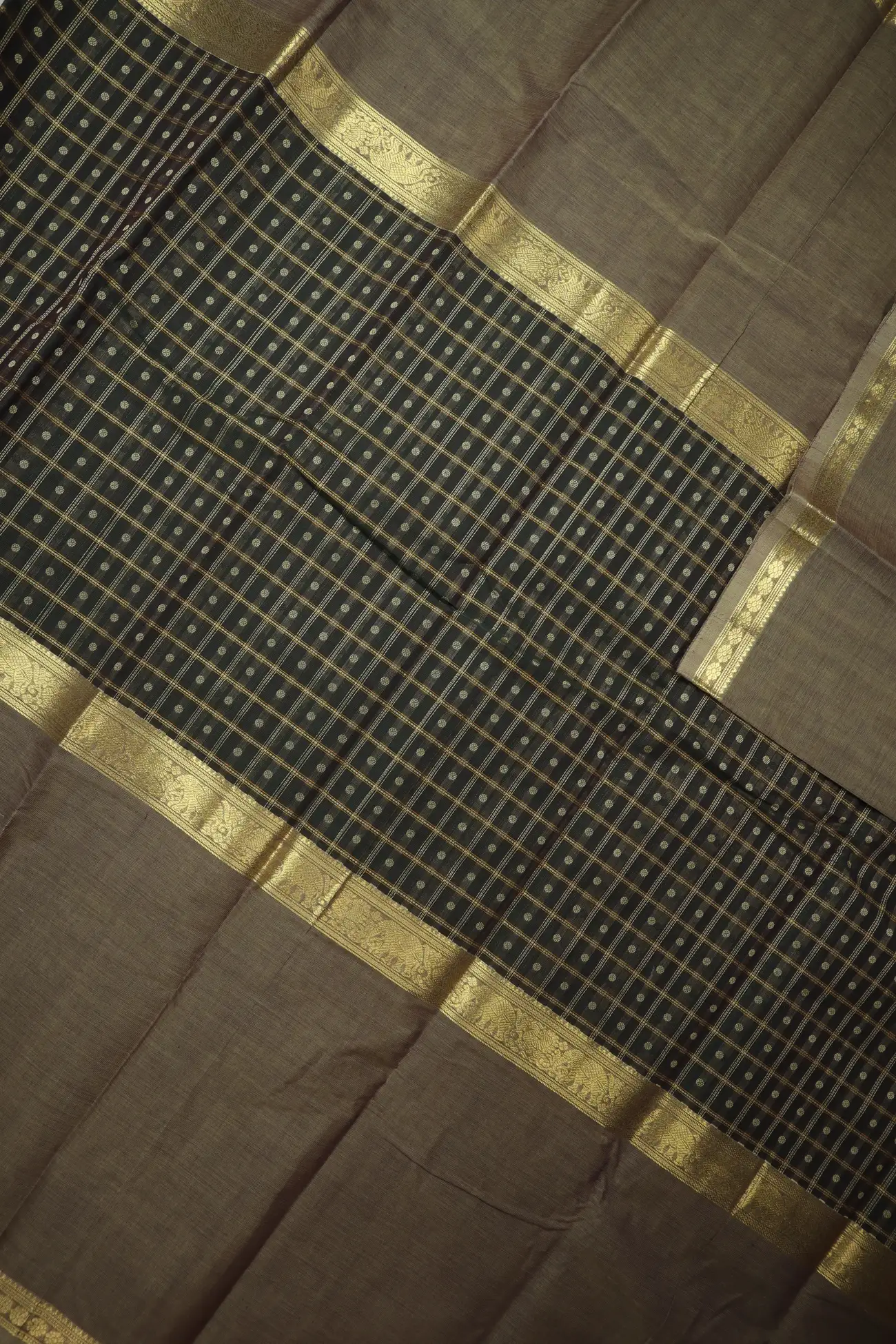 dark-green-muppagam-three-part-laksha-deepam-kamalam-butta-kanchi-cotton-saree-uu005701-e
