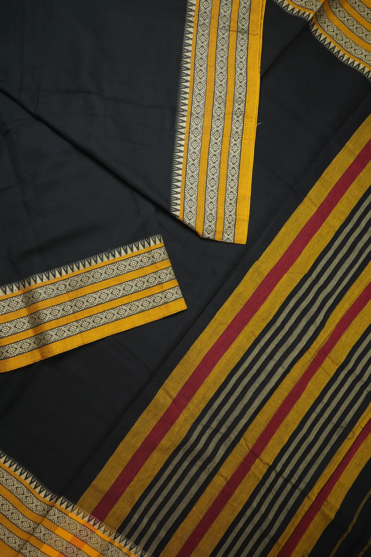 black-temple-ruthratcham-narayanpet-saree-pk002958-b