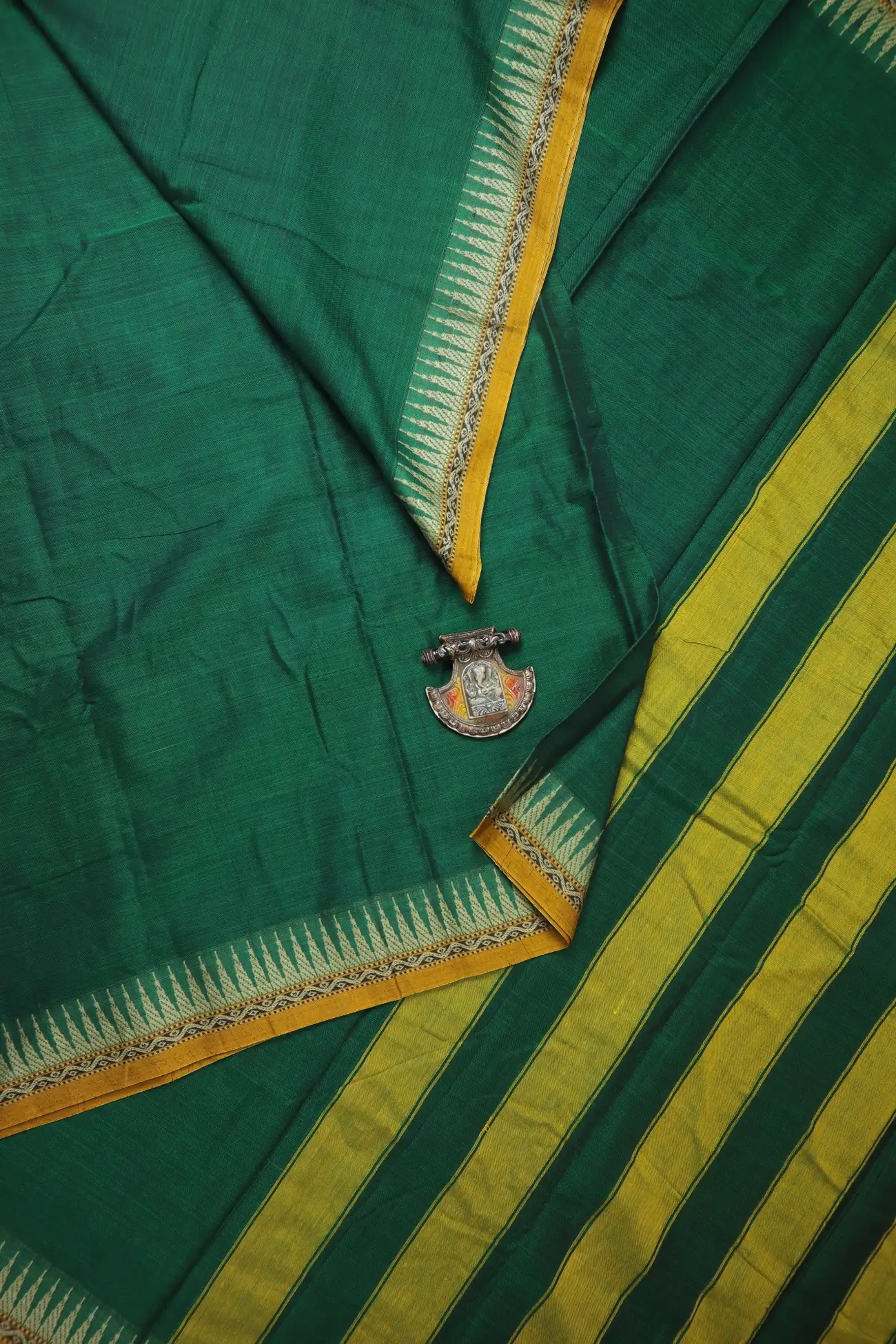 dark-green-oosi-gopuram-narayanpet-saree-pk003146-a