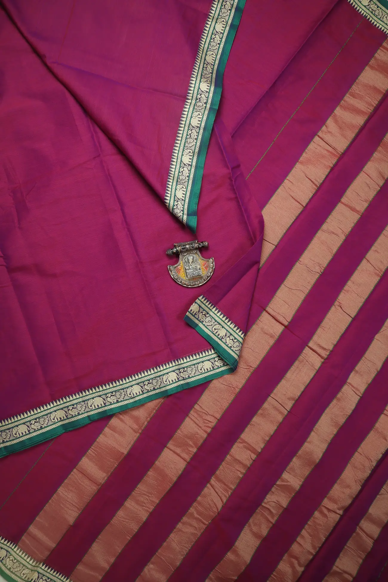 magenta-peacock-elephant-narayanpet-saree-pk003169-a