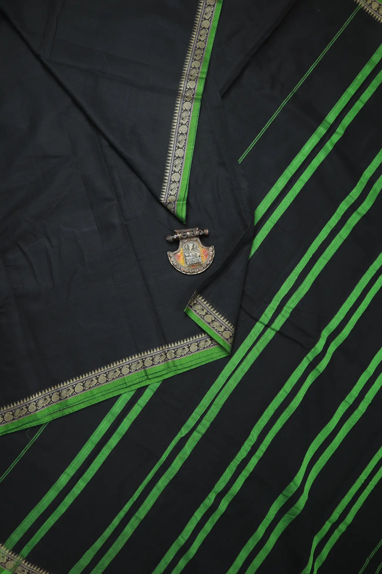black-peacock-mango-narayanpet-saree-pk003157-a