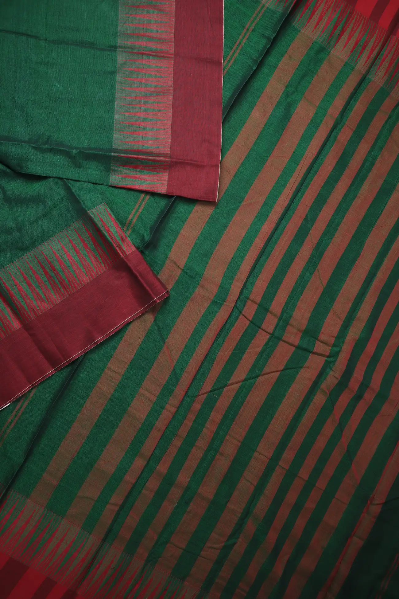 dark-green-oosi-gopuram-narayanpet-saree-pk002892-b