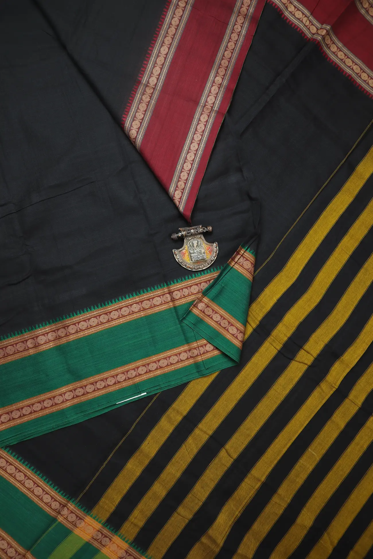 black-temple-ruthratcham-narayanpet-saree-pk002899-a