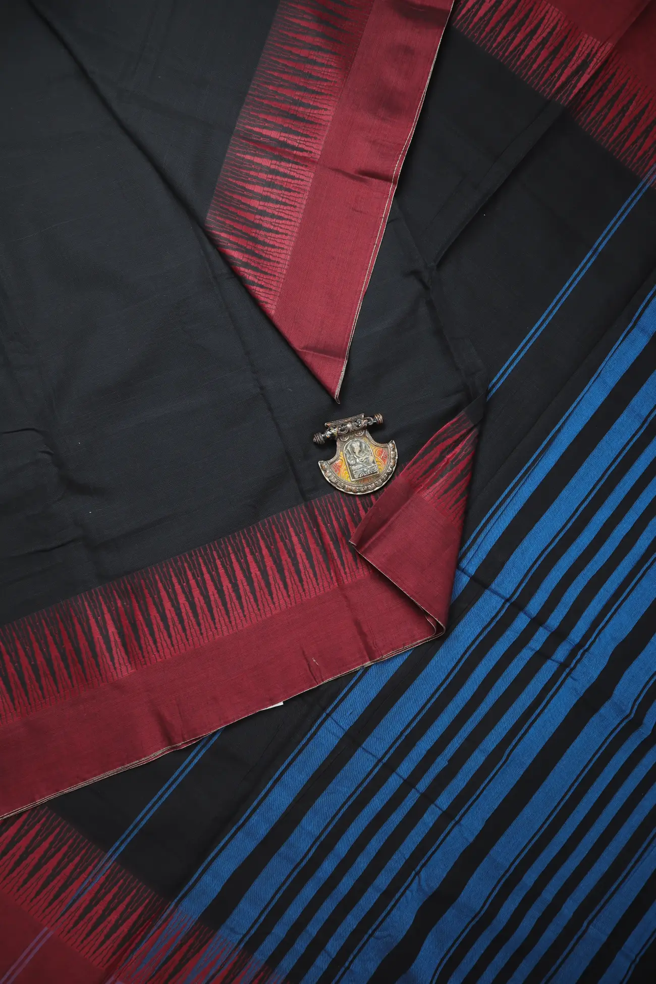 black-oosi-gopuram-narayanpet-saree-pk002889-a