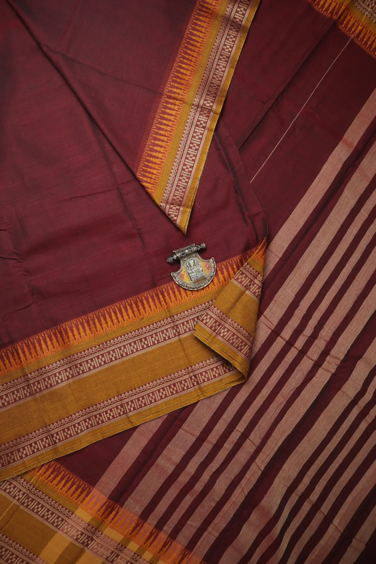 maroon-oosi-gopuram-narayanpet-saree-pk002852-a