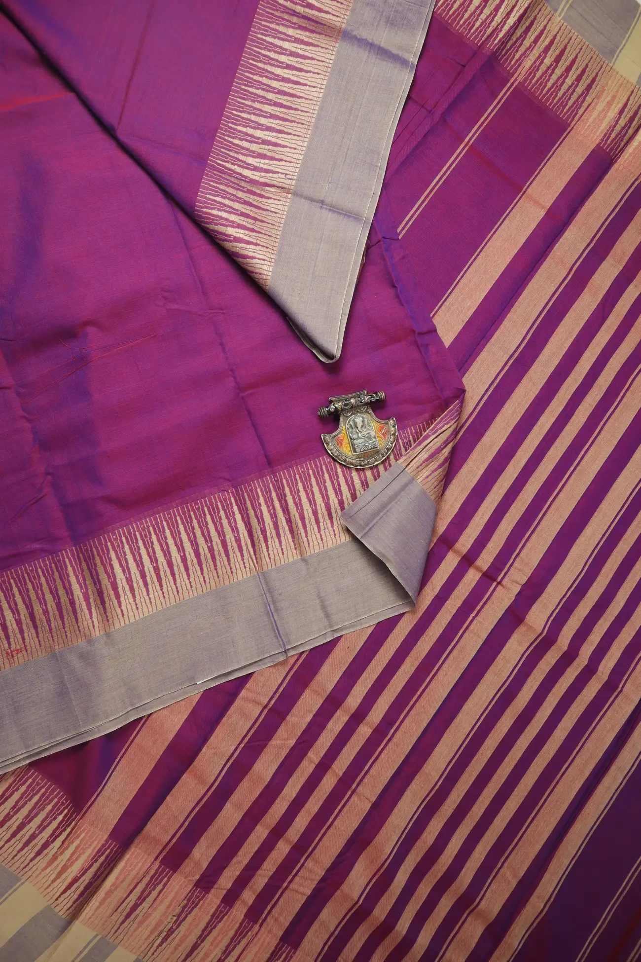 magenta-oosi-gopuram-narayanpet-saree-pk002890-a