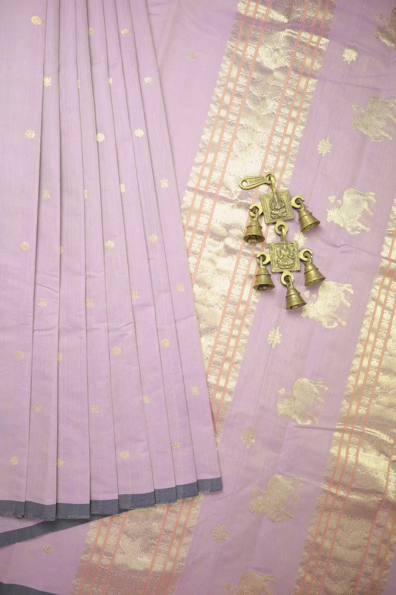 light-pink-lotus-kamalam-butta-cow-uu005665-a