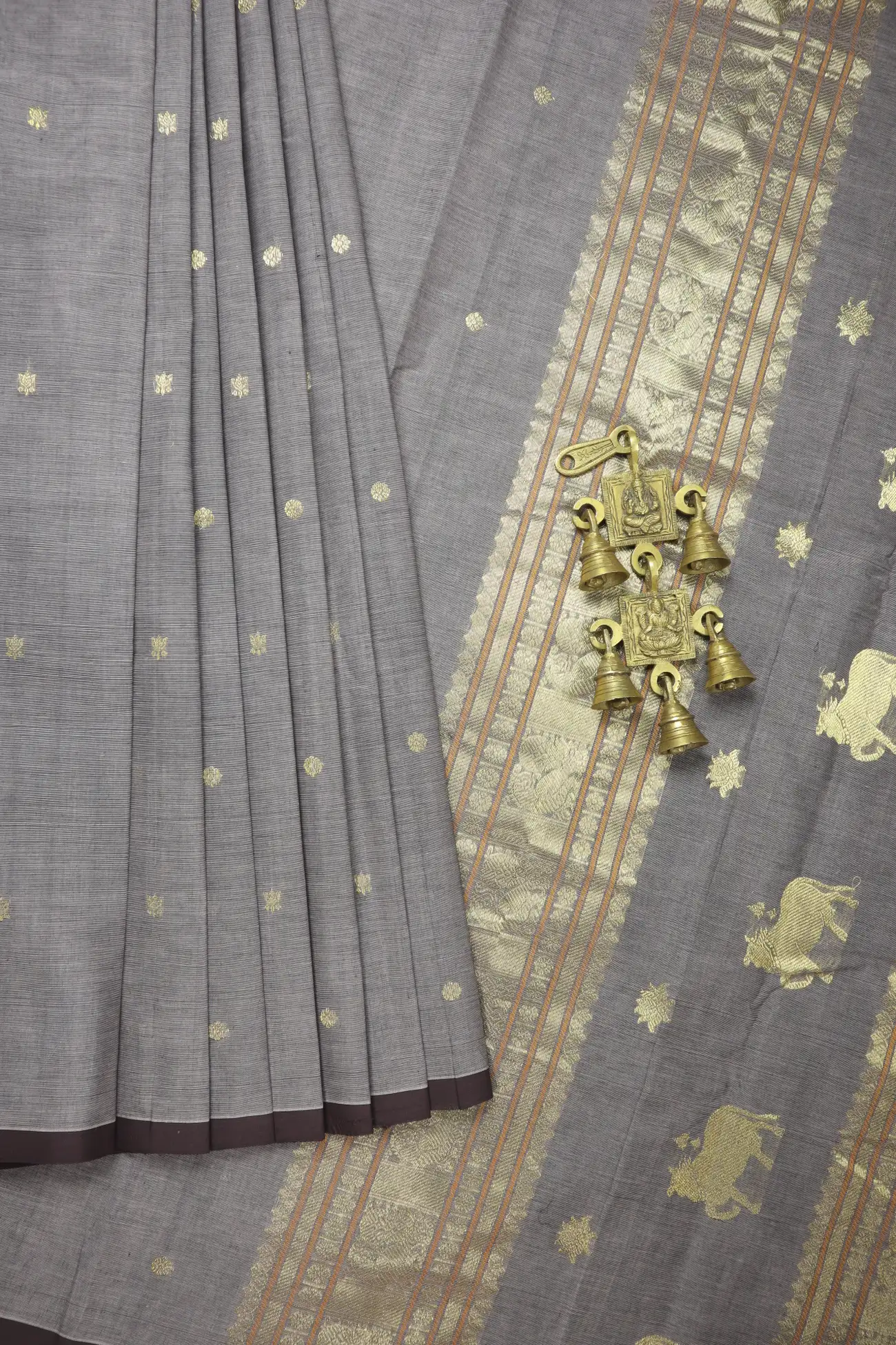 gray-kamalam-butta-cow-peacock-kanchi-cotton-saree-uu005666-a