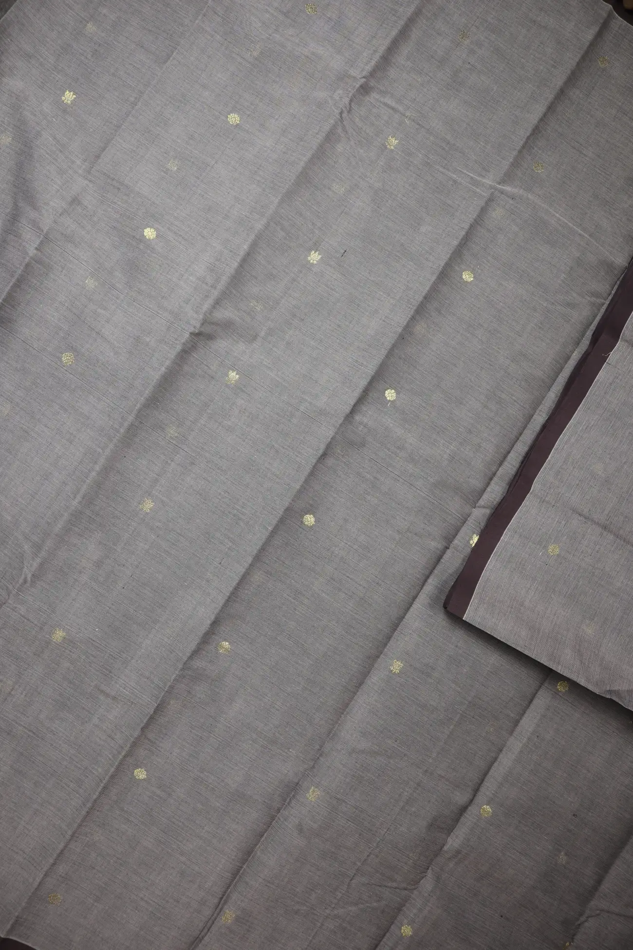 gray-kamalam-butta-cow-peacock-kanchi-cotton-saree-uu005666-d