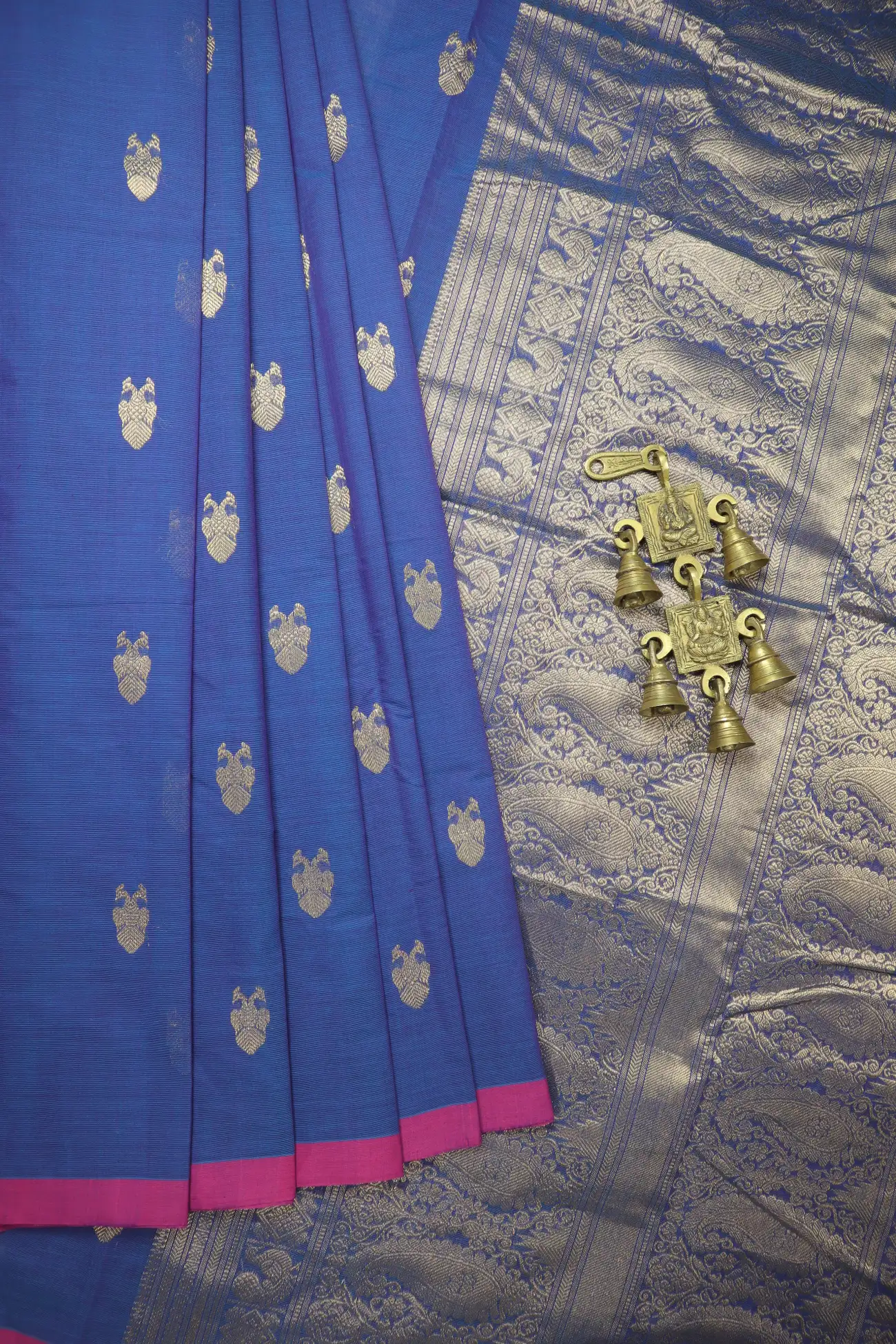 peacock-blue-iruthalai-pakshi-mango-peacock-kanchi-cotton-saree-uu005661-a