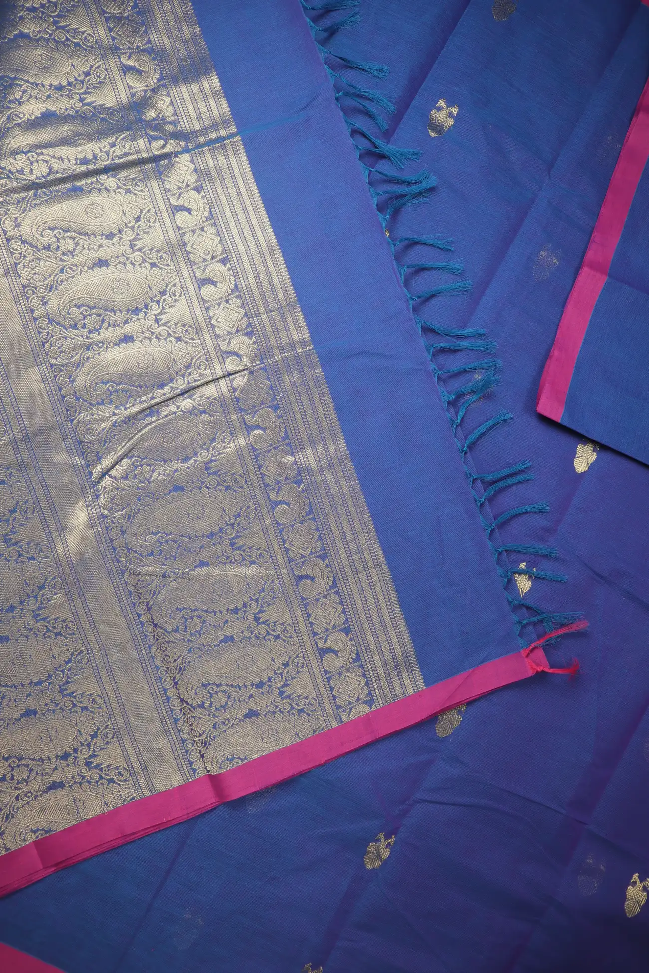 peacock-blue-iruthalai-pakshi-mango-peacock-kanchi-cotton-saree-uu005661-c