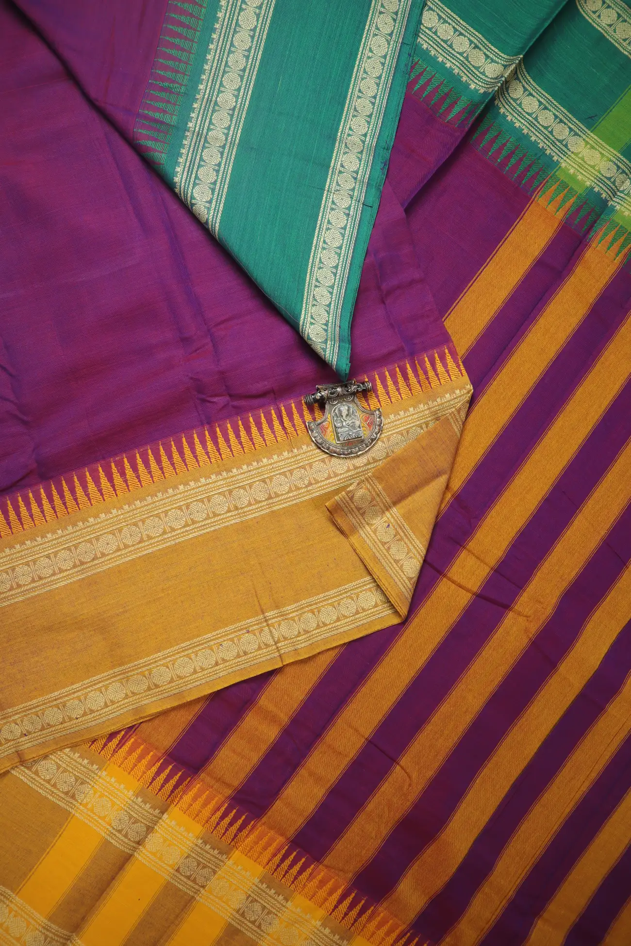 magenta-oosi-gopuram-ruthratcham-narayanpet-saree-pk002828-a