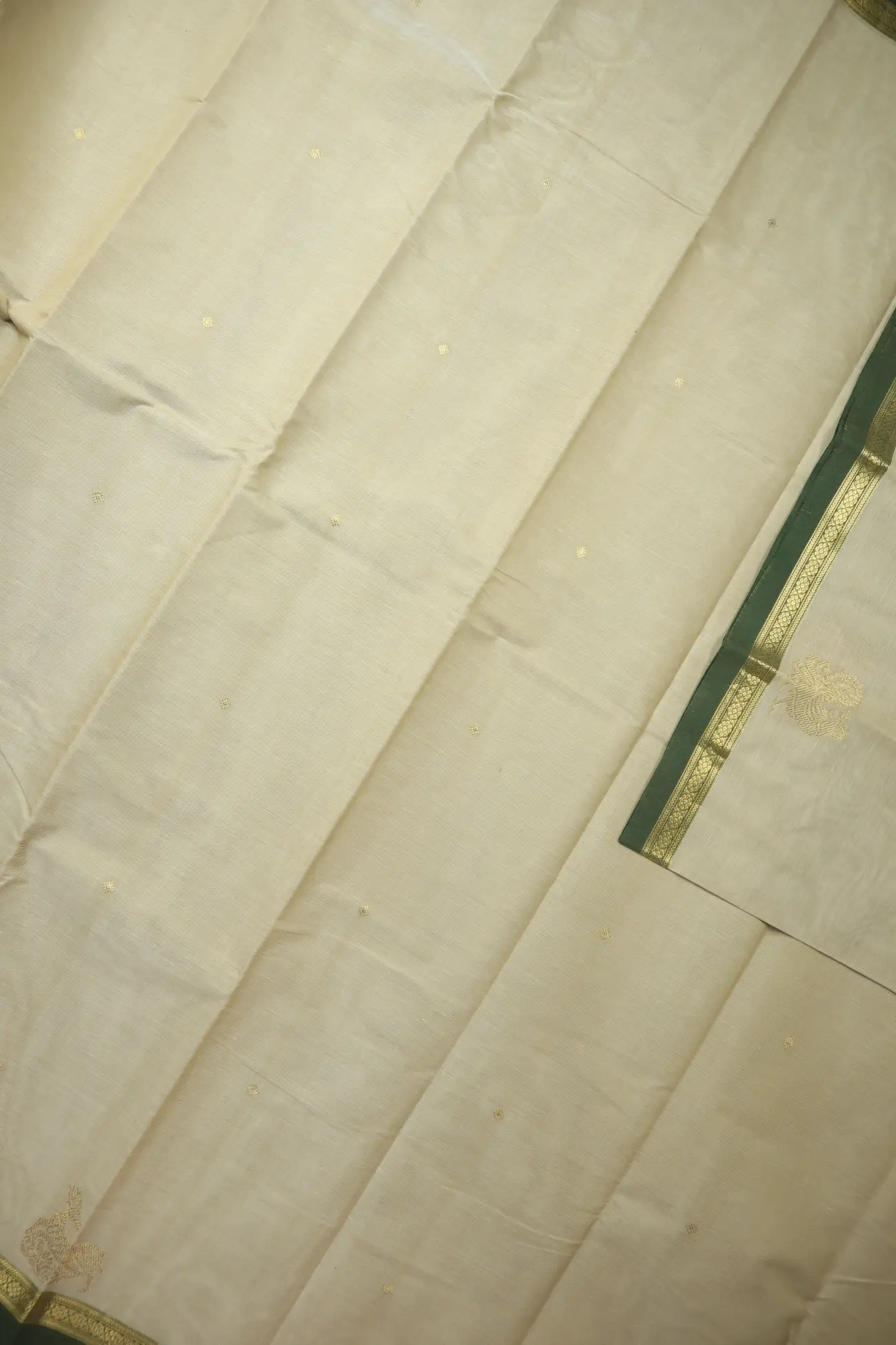 wheat-deer-kamalam-butta-peacock-kanchi-cotton-saree-uu005690-d