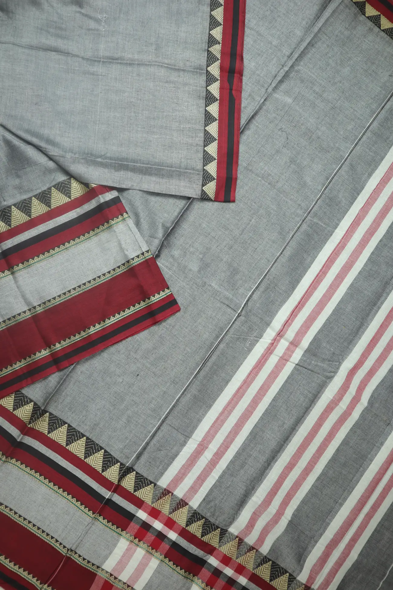 gray-temple-narayanpet-saree-pk002886-b