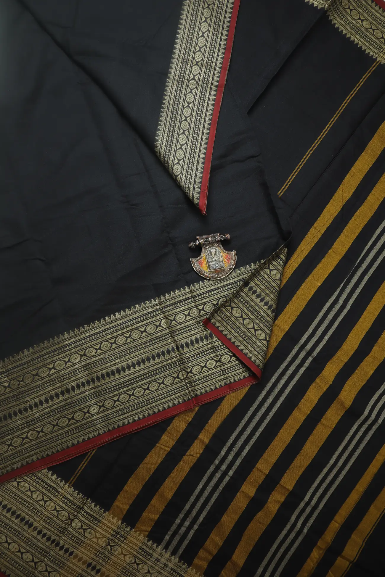 black-kamalam-butta-narayanpet-saree-pk002835-a