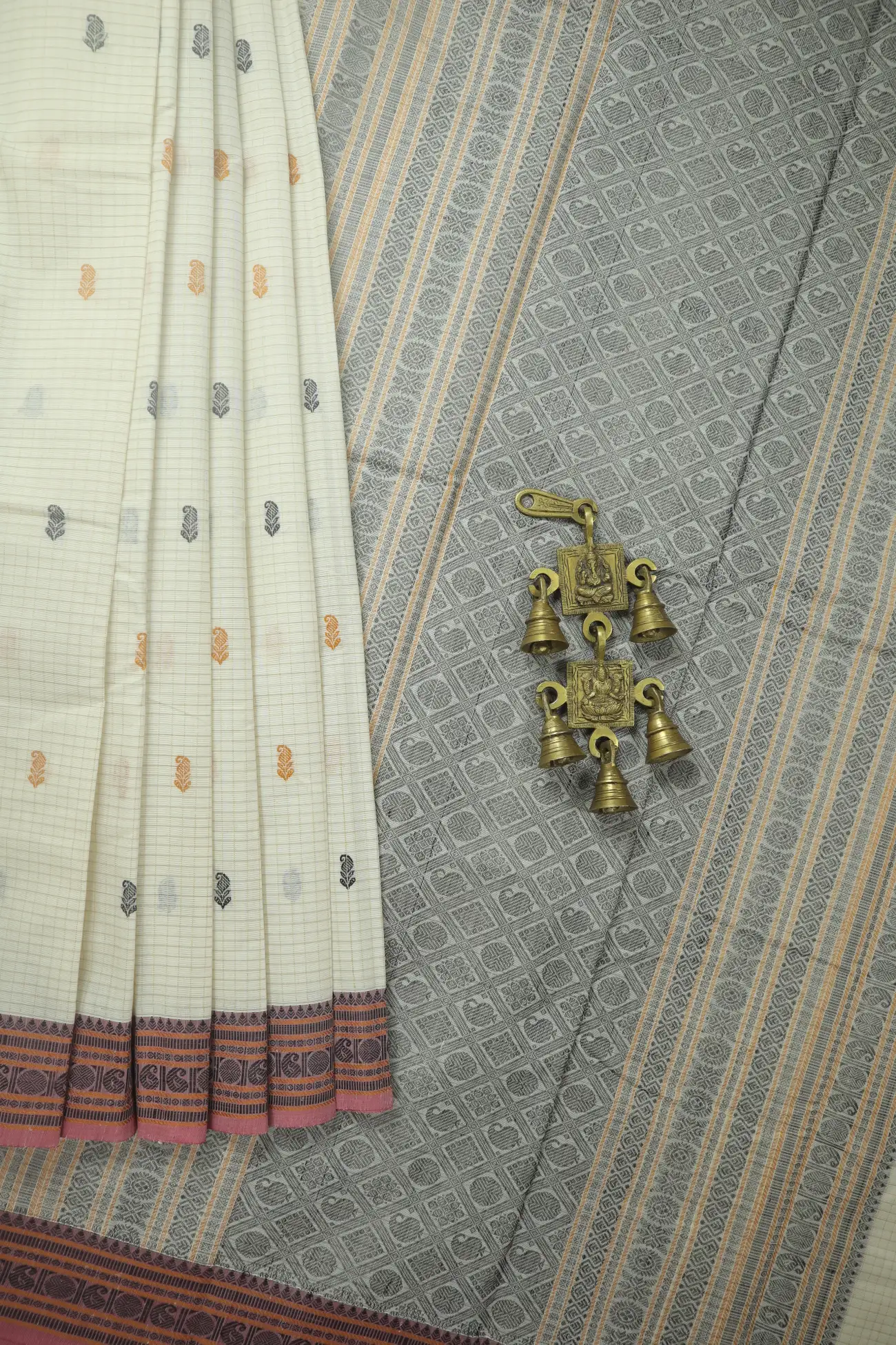 white-mango-checked-kanchi-cotton-saree-uu005668-a