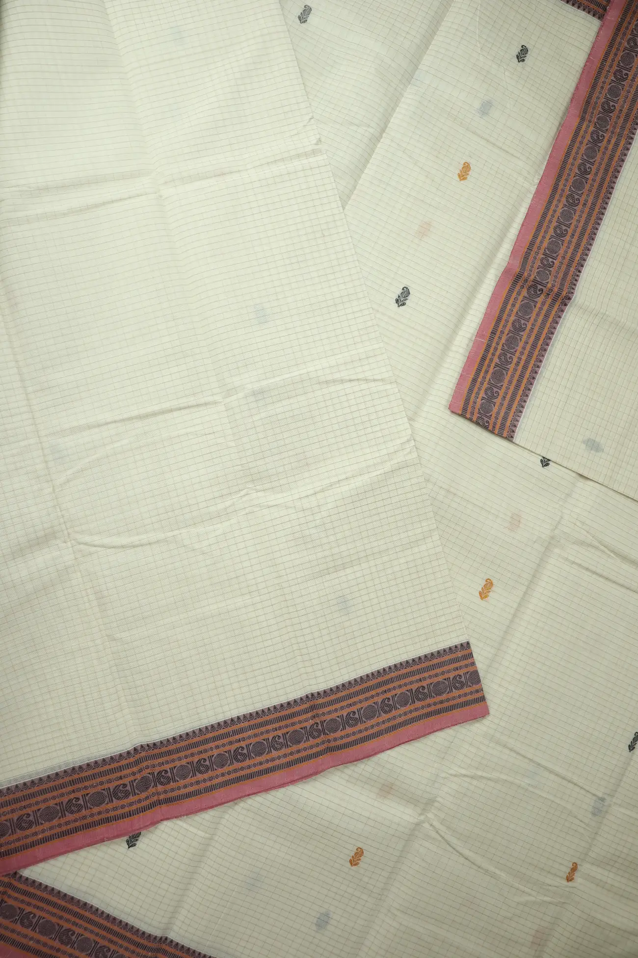 white-mango-checked-kanchi-cotton-saree-uu005668-e