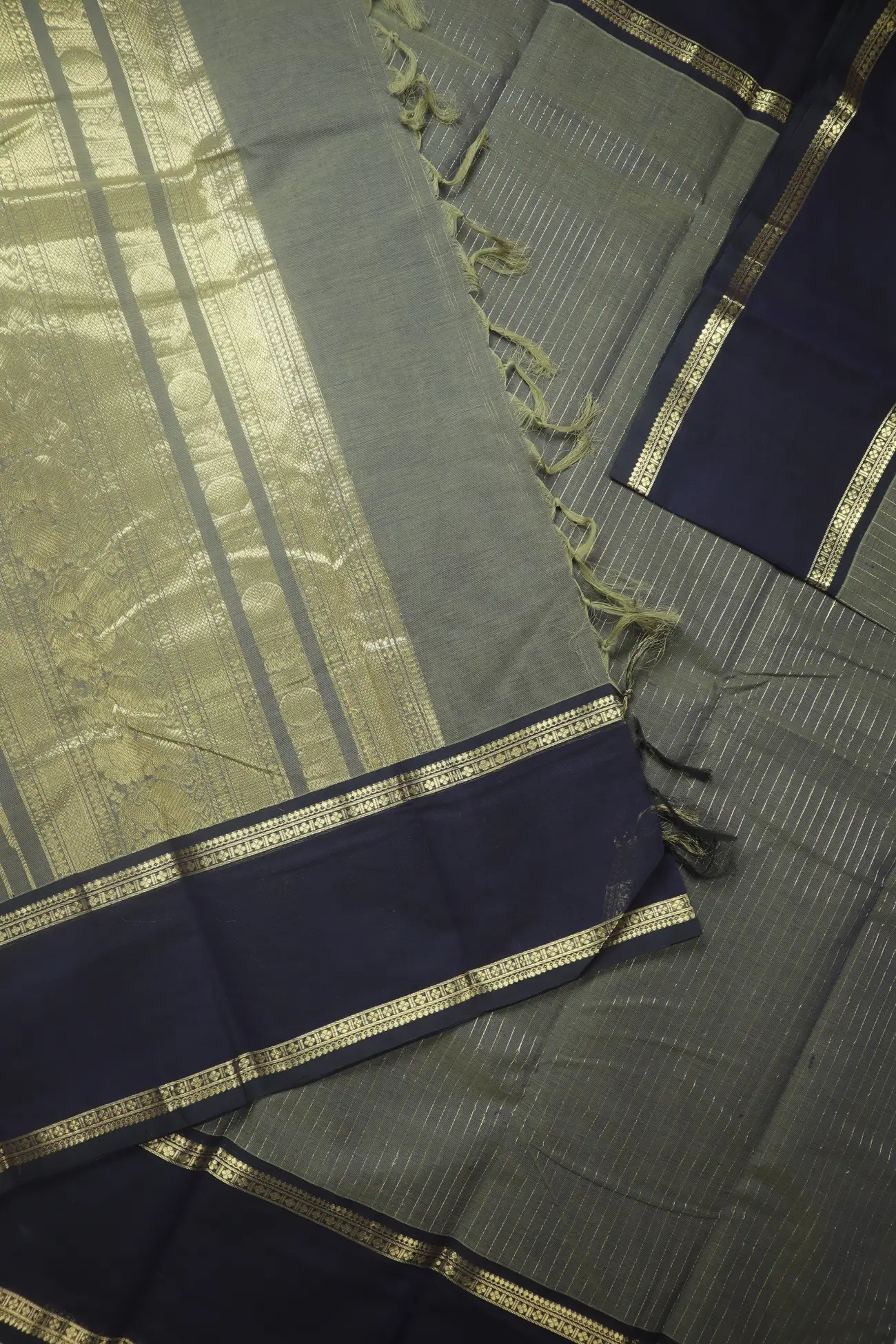 gray-rettai-pettu-vertical-stripes-kanchi-cotton-saree-uu005678-c