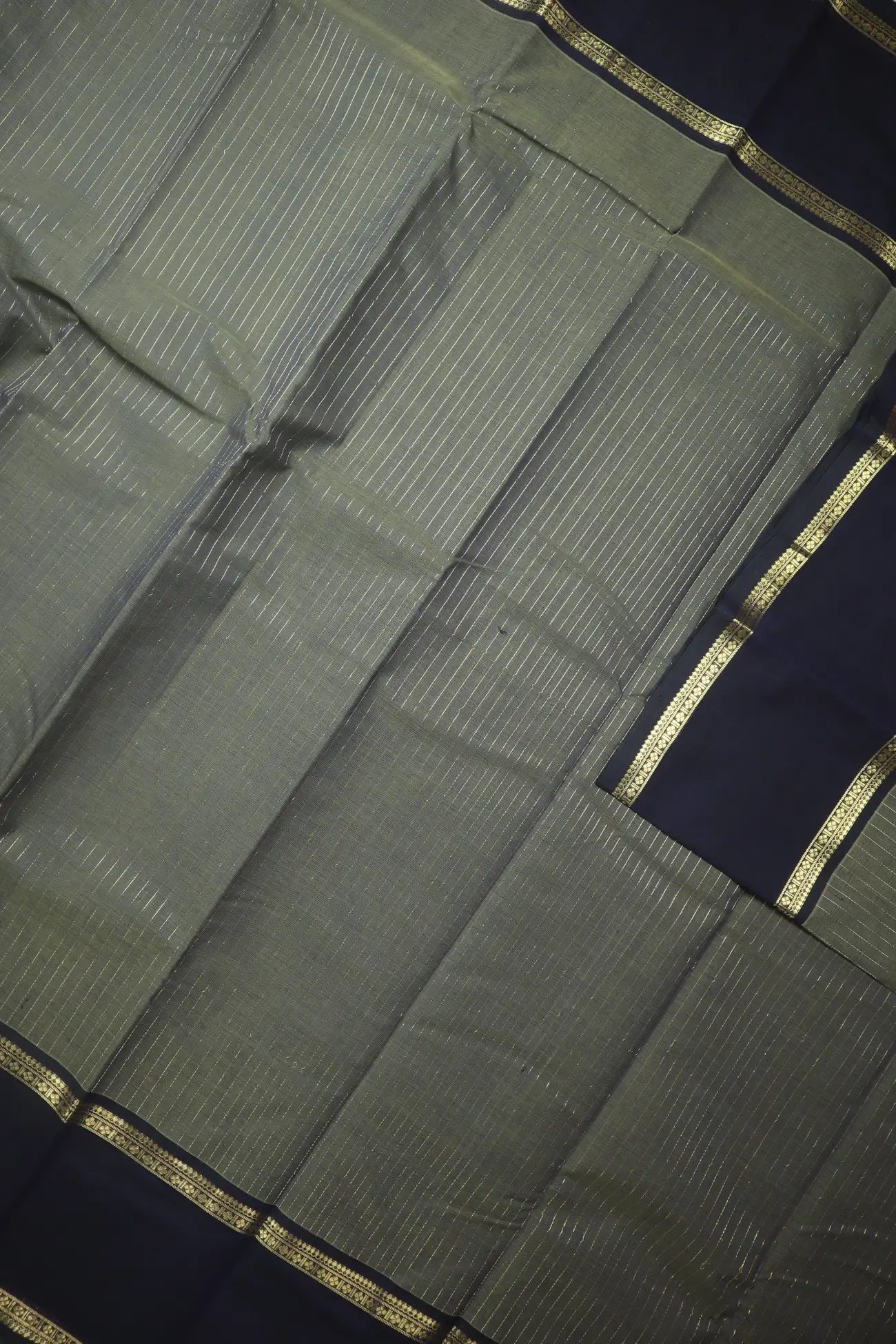 gray-rettai-pettu-vertical-stripes-kanchi-cotton-saree-uu005678-d