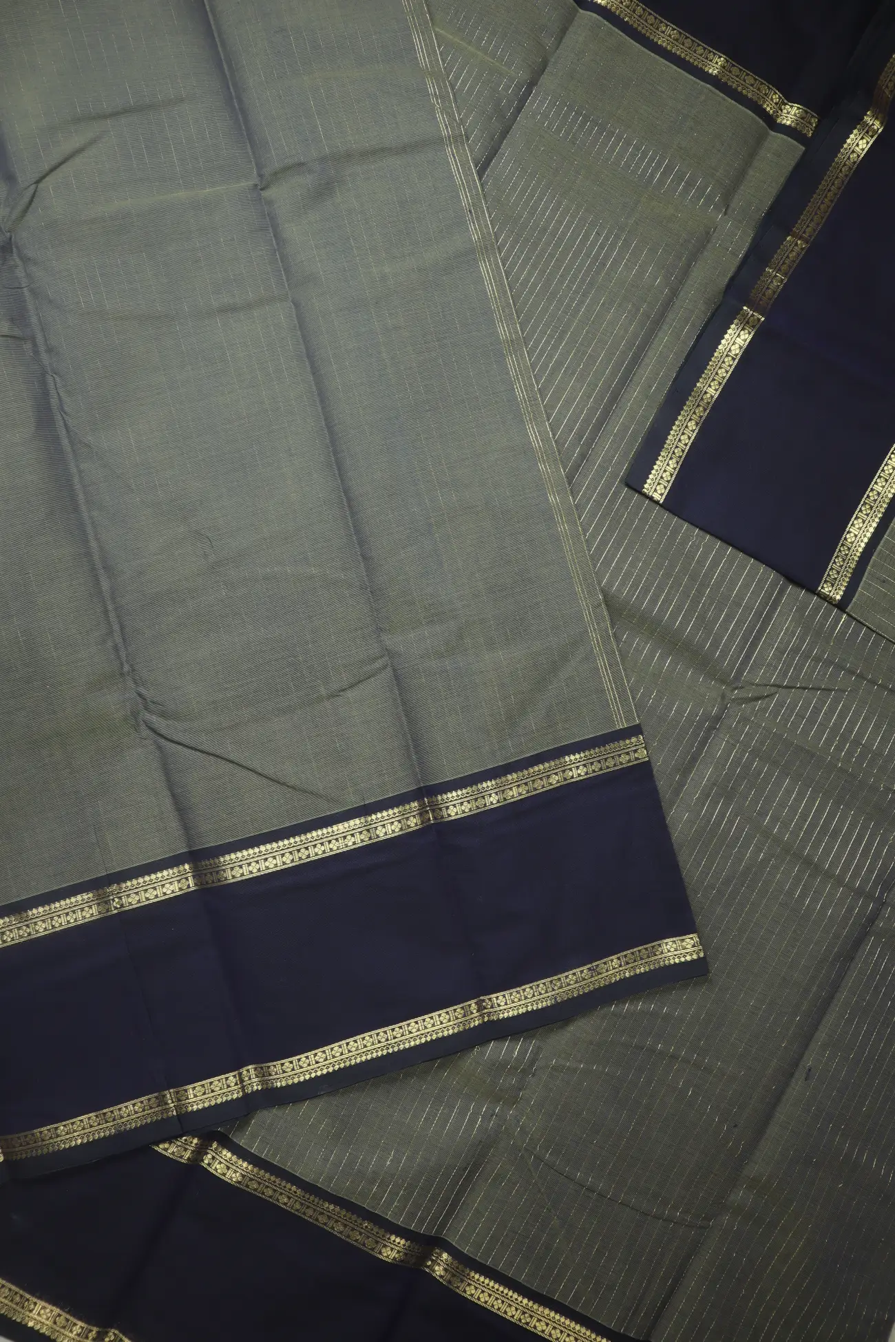 gray-rettai-pettu-vertical-stripes-kanchi-cotton-saree-uu005678-e