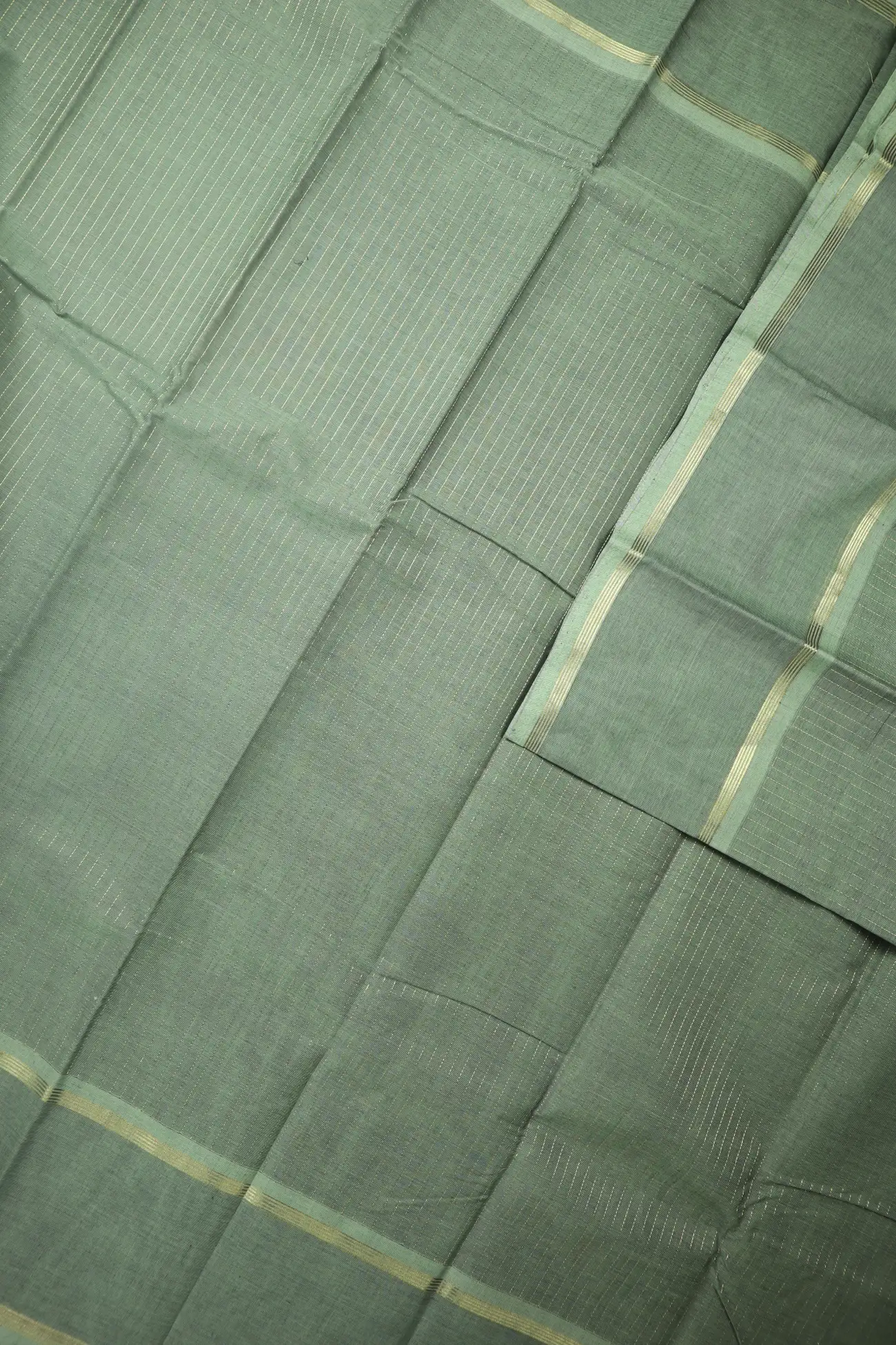 gray-vertical-stripes-rettai-pettu-kanchi-cotton-saree-uu005670-d