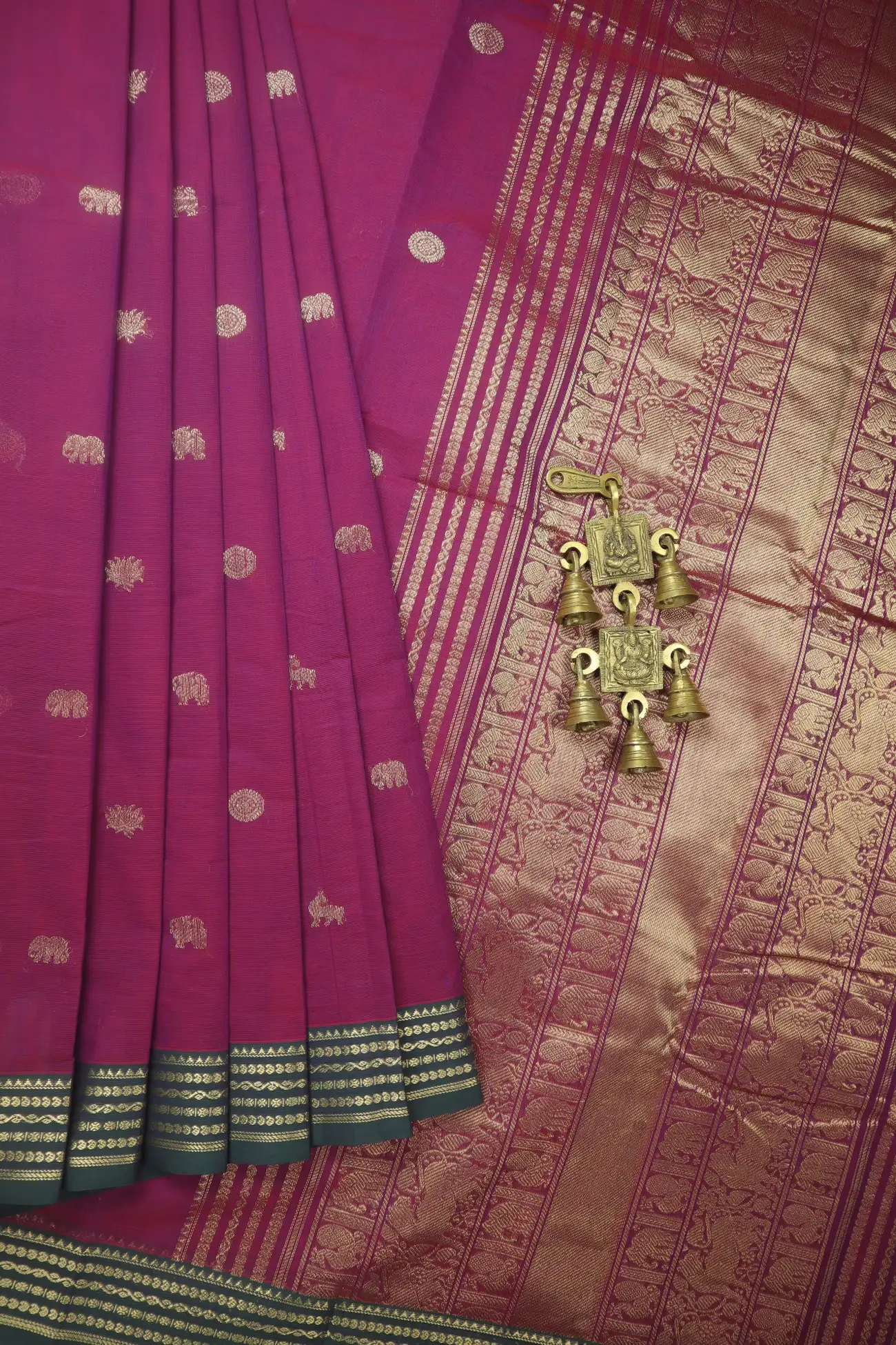 magenta-mango-yazhi-kanchi-cotton-saree-uu005677-a