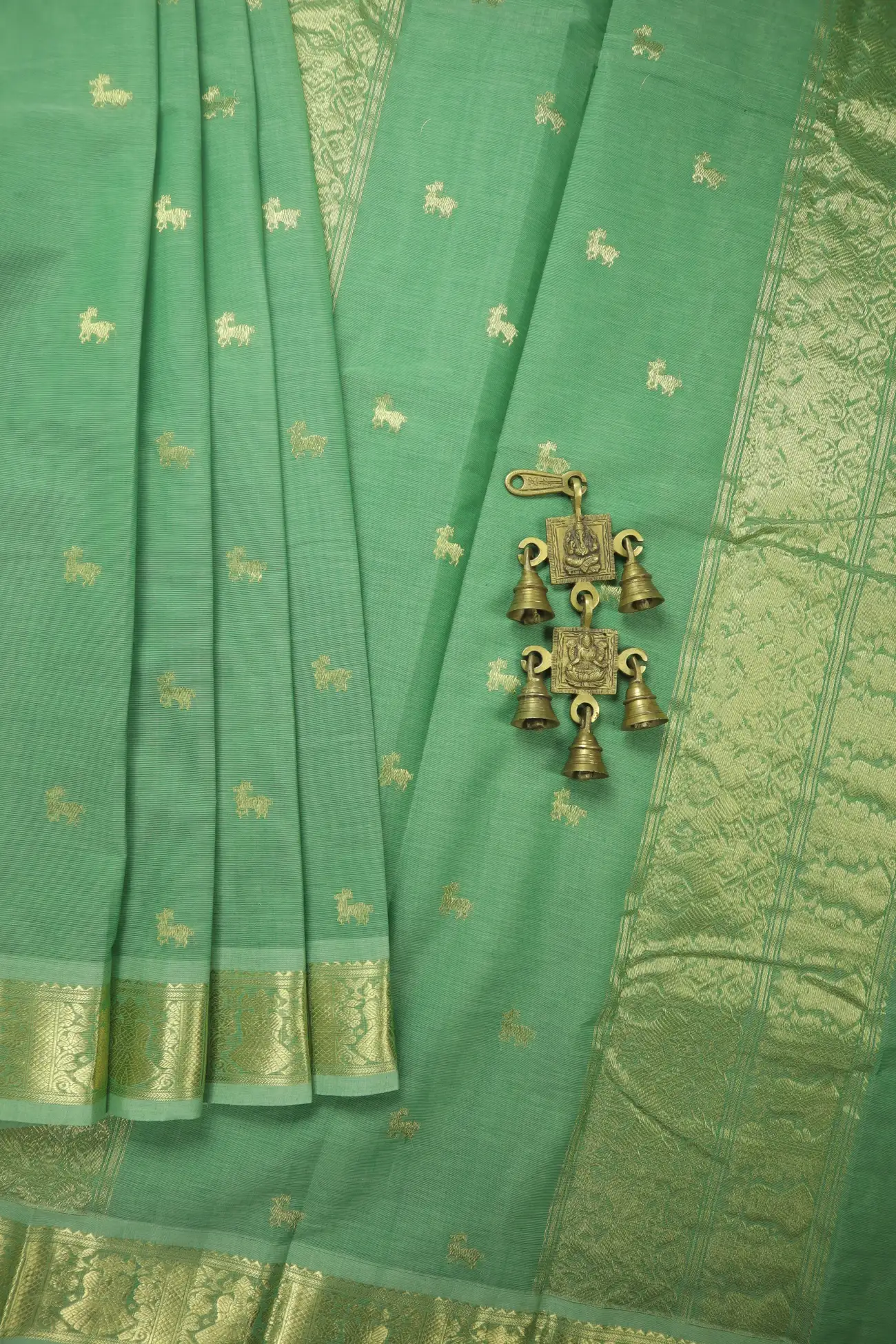 pista-green-deer-iruthalai-pakshi-kanchi-cotton-saree-uu005685-a