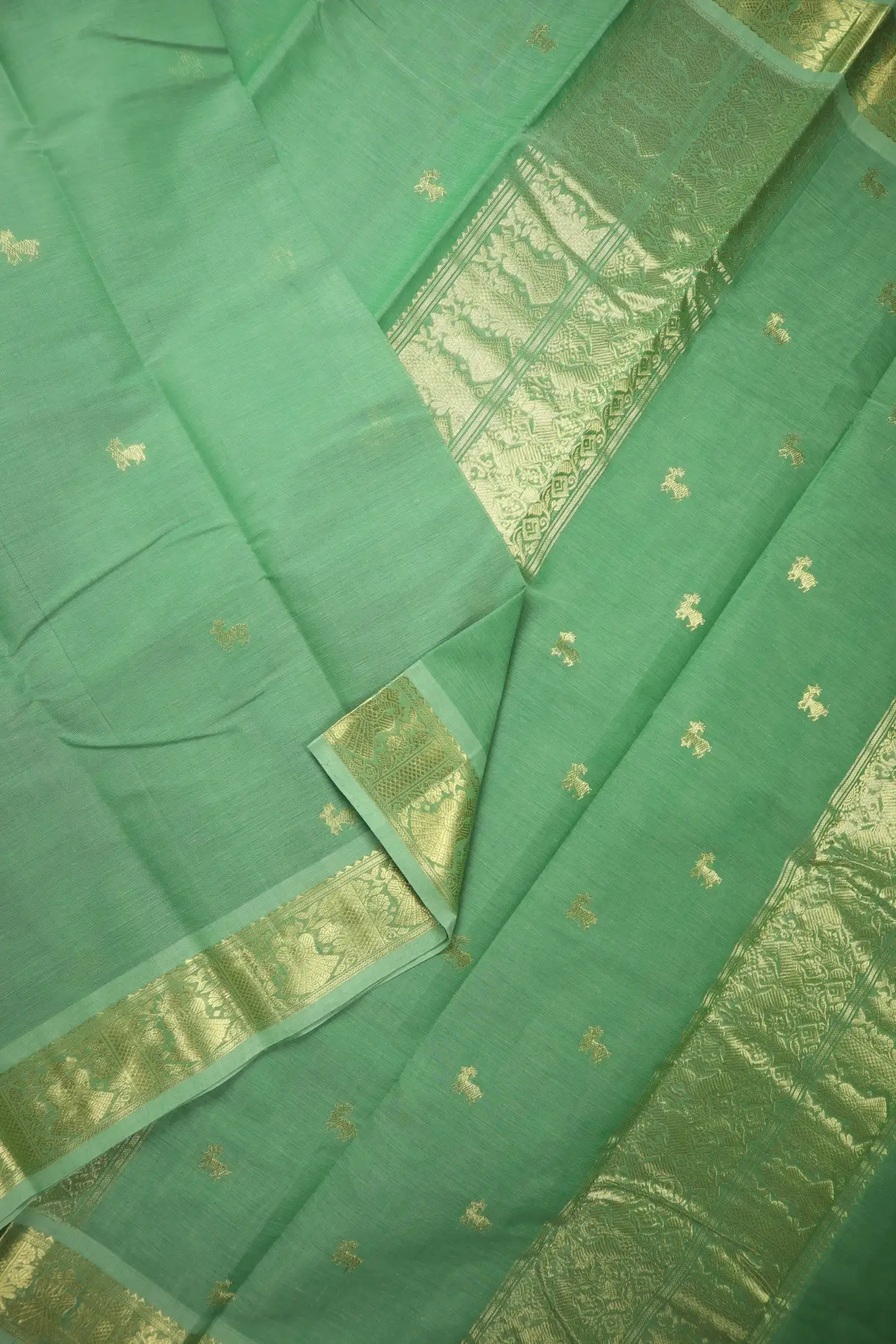pista-green-deer-iruthalai-pakshi-kanchi-cotton-saree-uu005685-b
