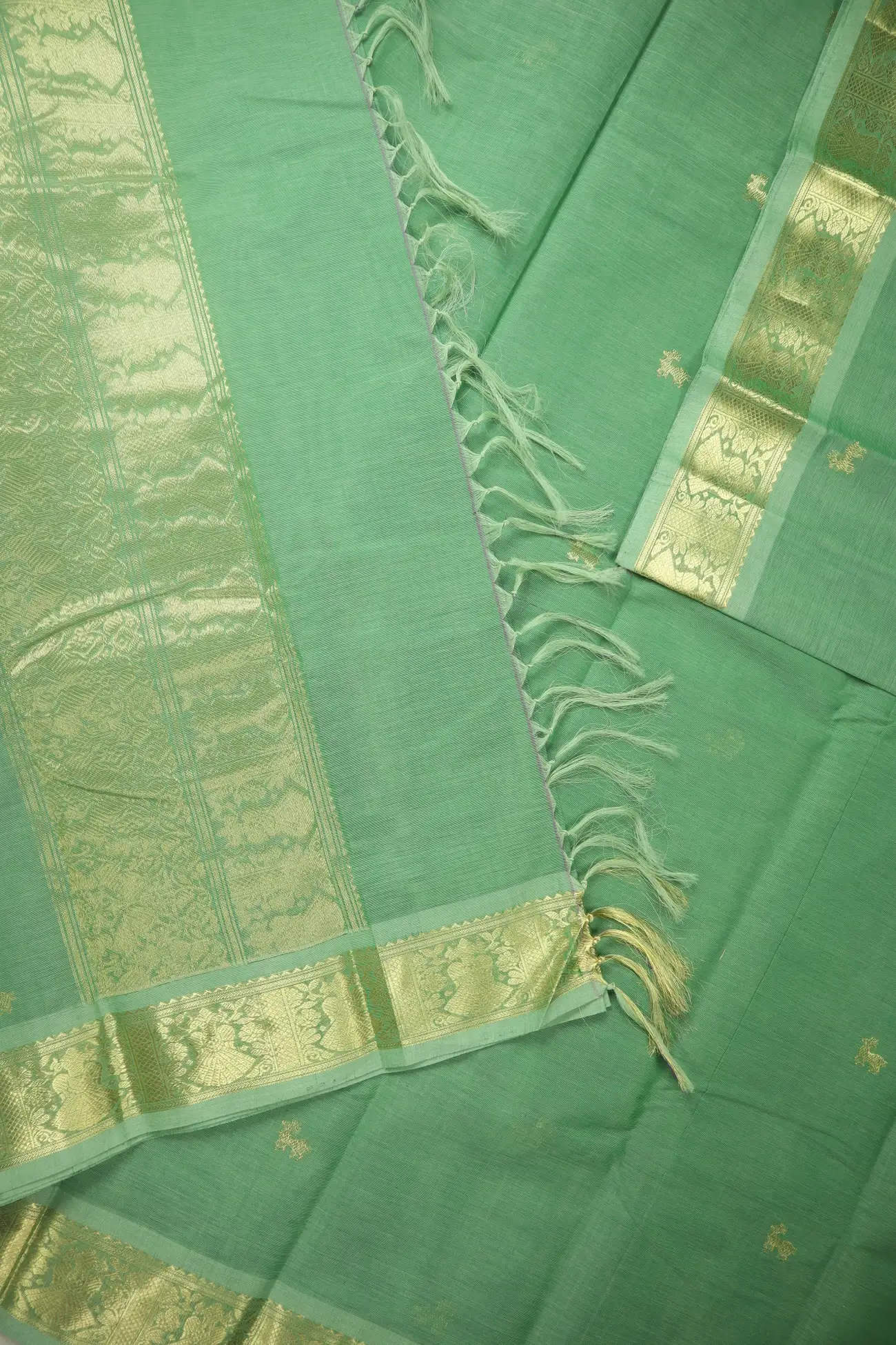 pista-green-deer-iruthalai-pakshi-kanchi-cotton-saree-uu005685-c