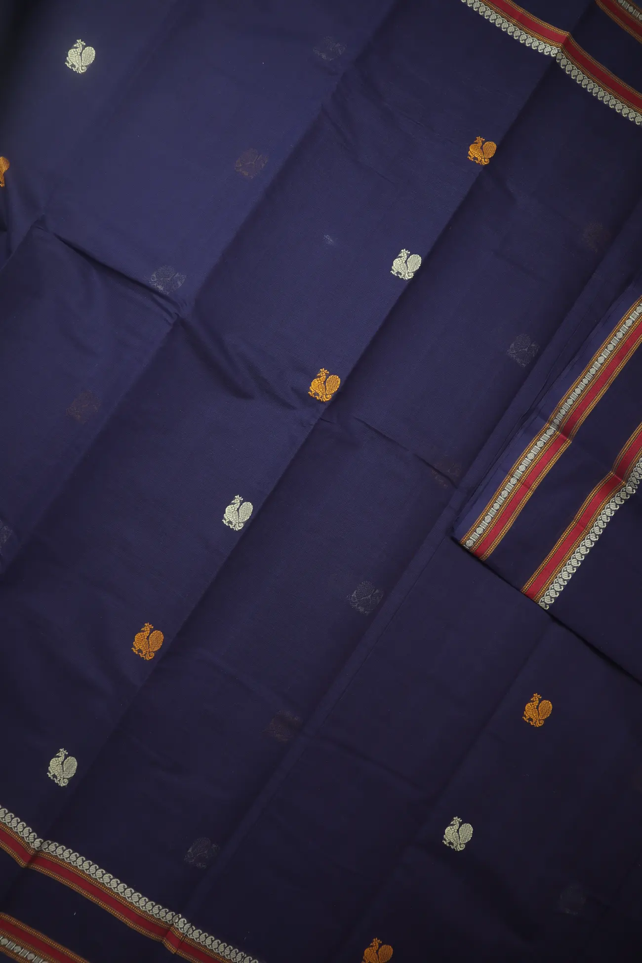 indigo-rettai-pettu-ruthratcham-peacock-kanchi-cotton-saree-uu005671-d