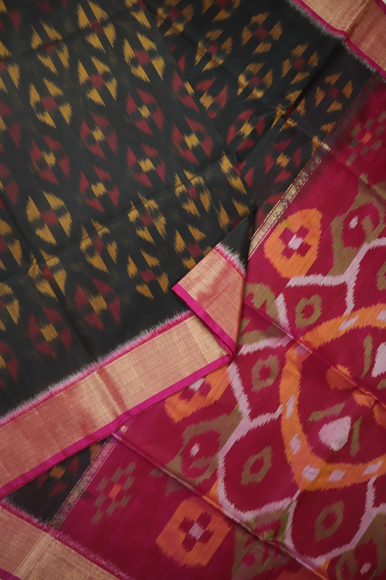 black-ikat-pochampally-silk-cotton-saree-sc003134-b