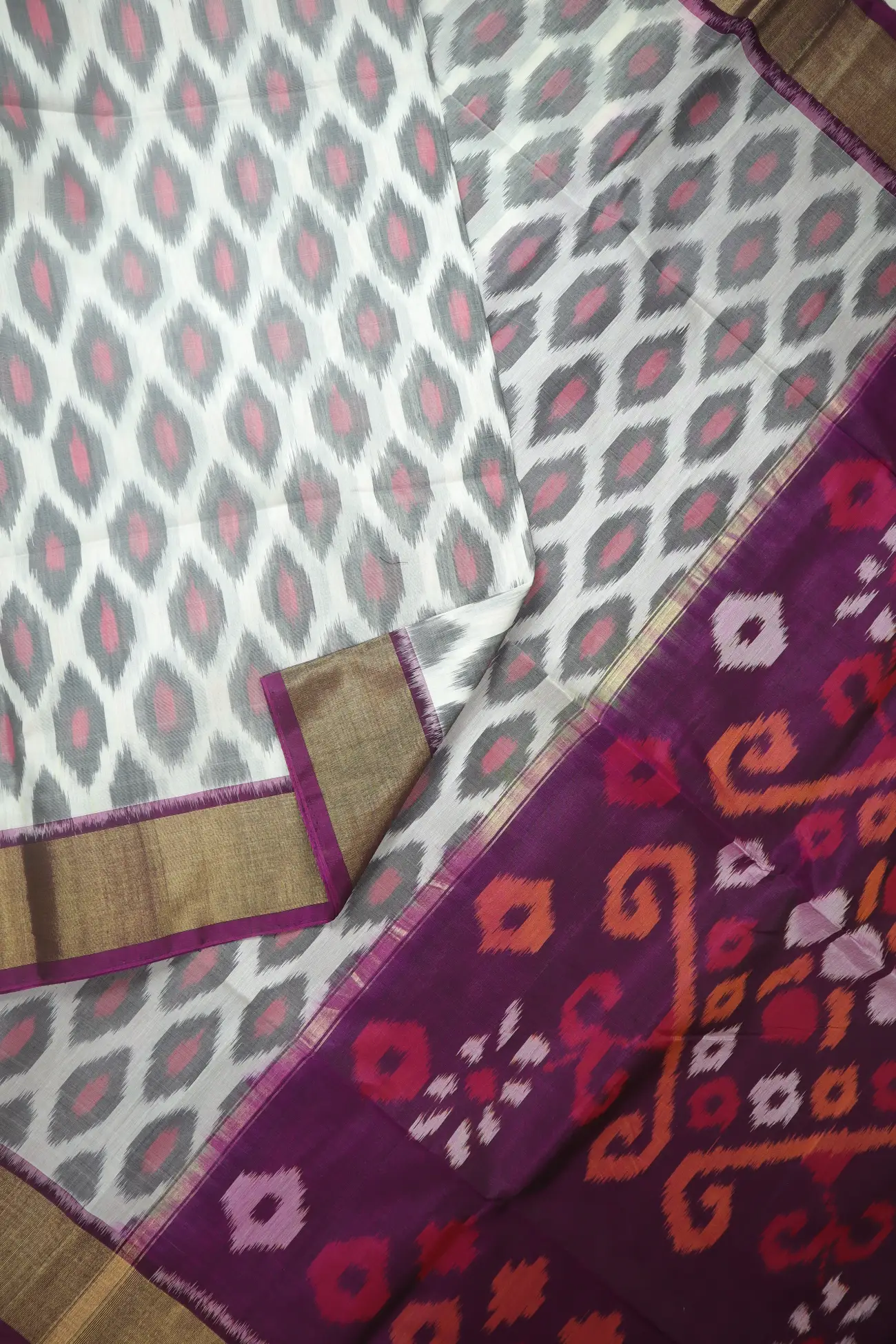white-ikat-pochampally-silk-cotton-saree-sc003129-b