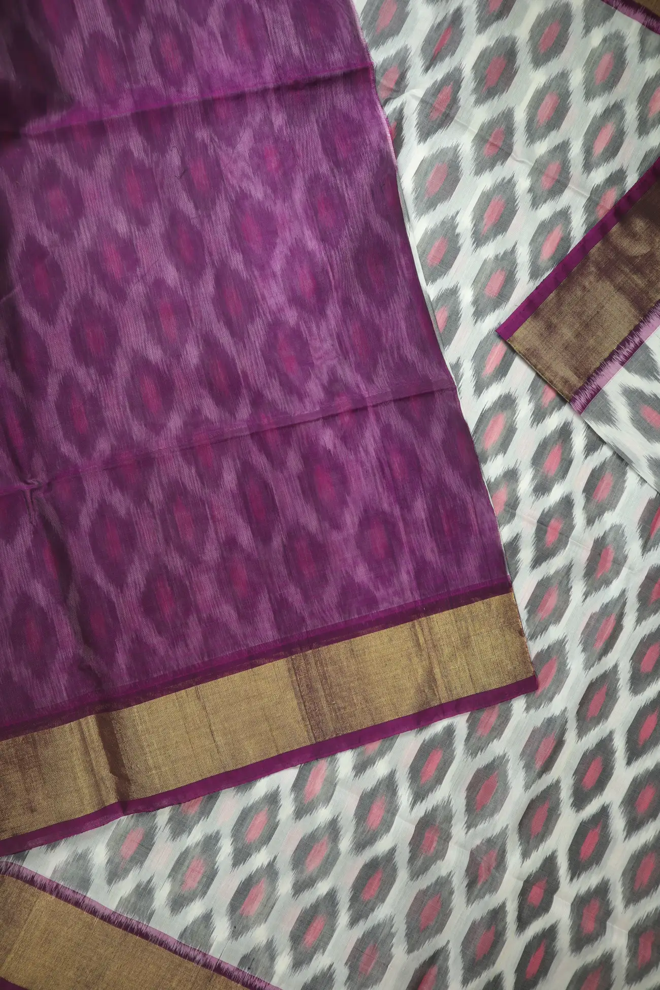 white-ikat-pochampally-silk-cotton-saree-sc003129-e