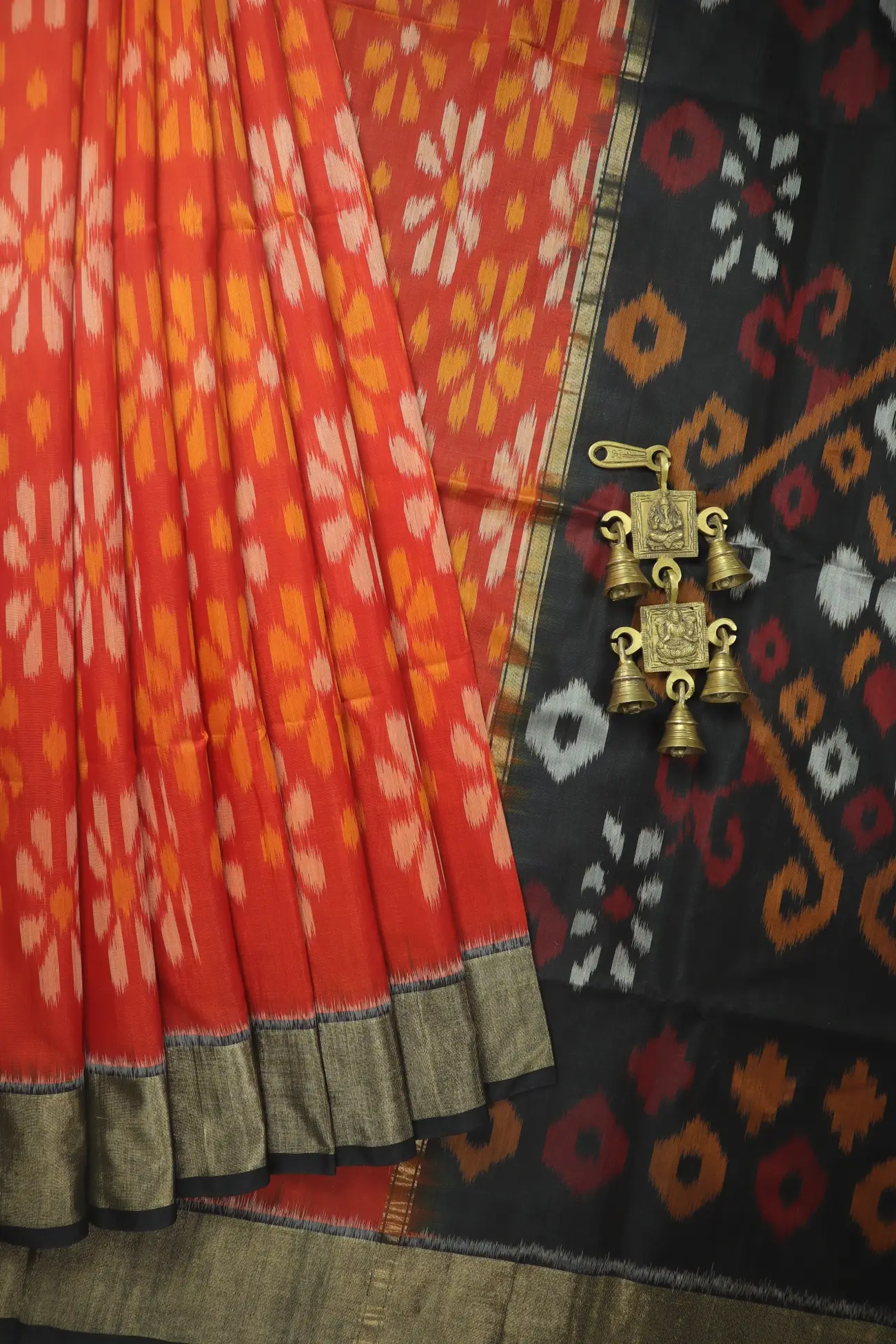 red-flower-ikat-pochampally-silk-cotton-saree-sc003136-a