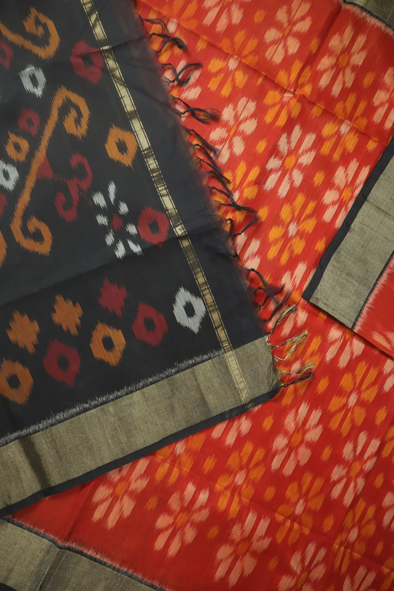red-flower-ikat-pochampally-silk-cotton-saree-sc003136-b