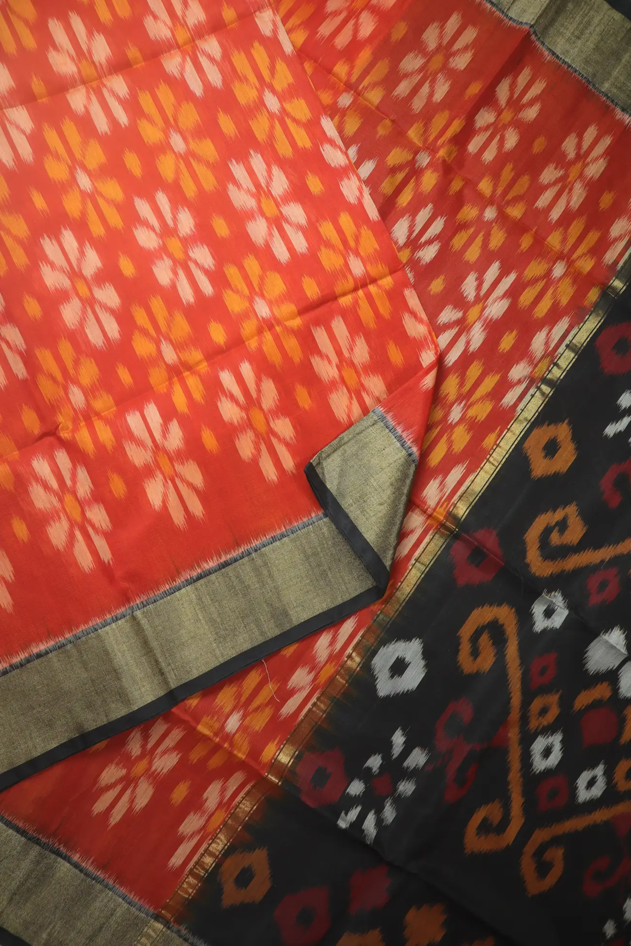 red-flower-ikat-pochampally-silk-cotton-saree-sc003136-c