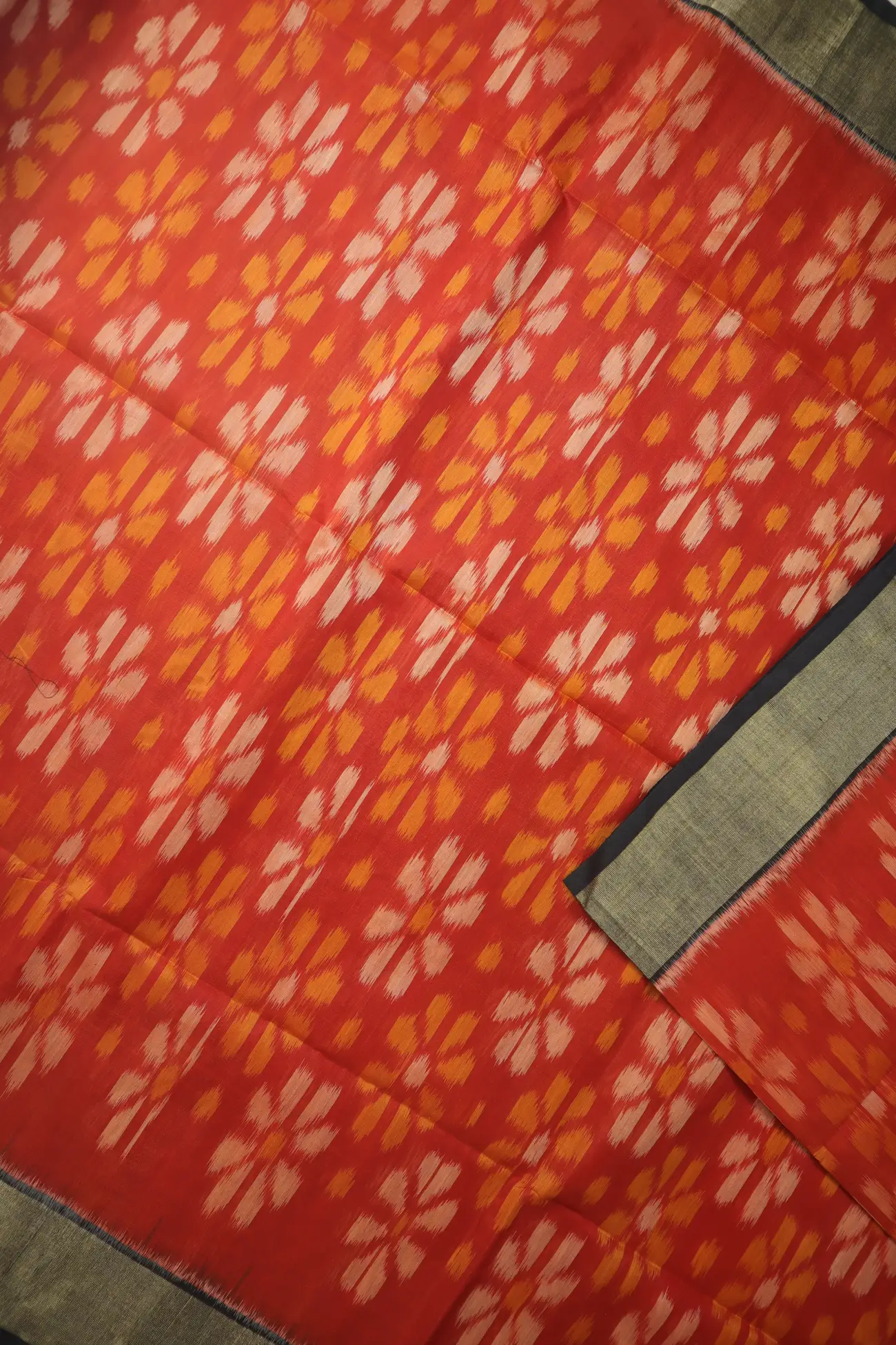 red-flower-ikat-pochampally-silk-cotton-saree-sc003136-d