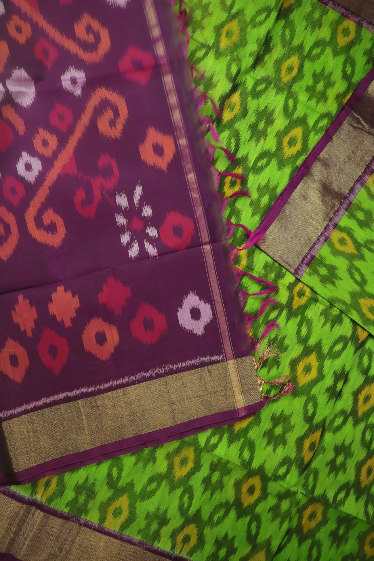 light-green-flower-ikat-pochampally-silk-cotton-saree-sc003159-b