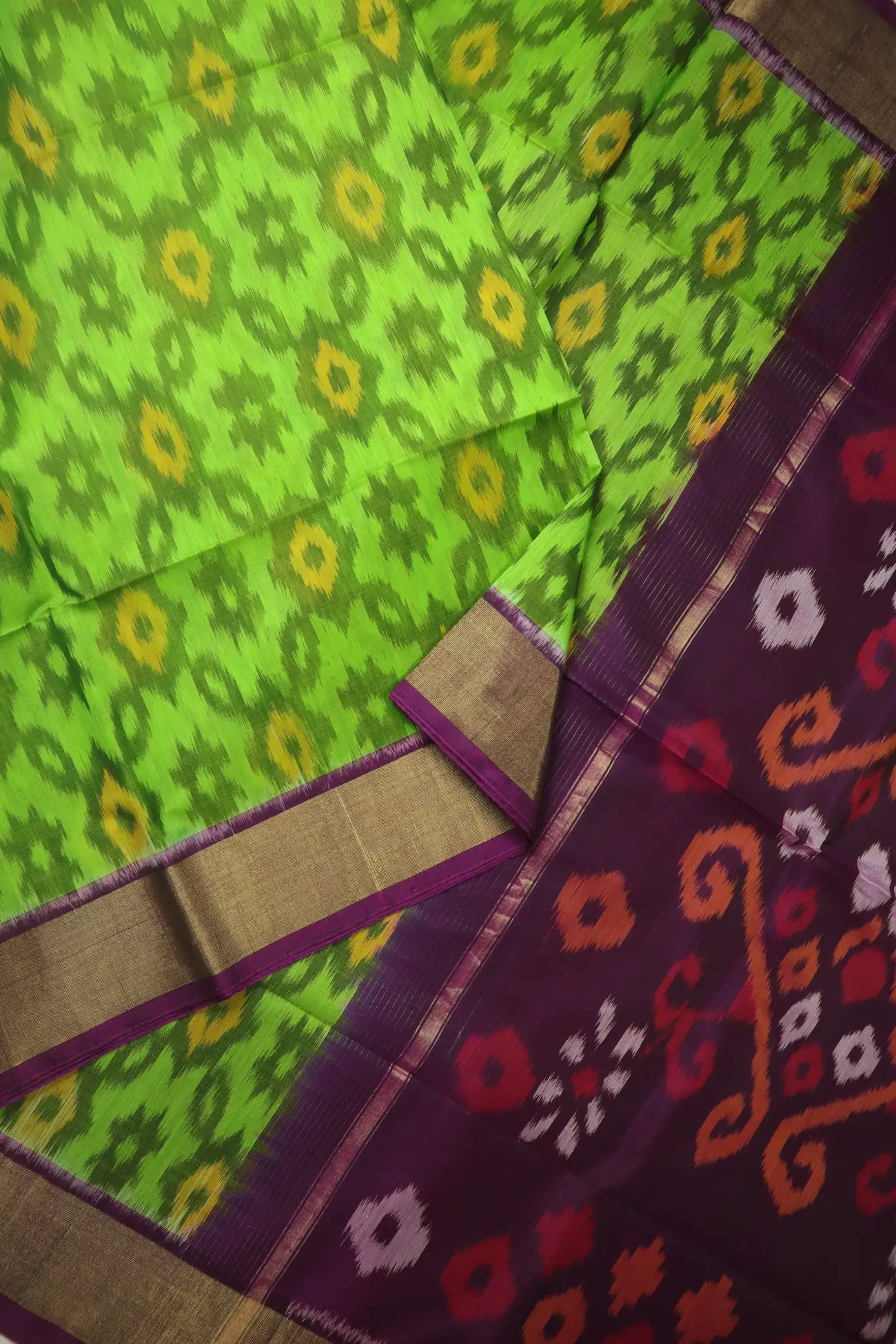 light-green-flower-ikat-pochampally-silk-cotton-saree-sc003159-c