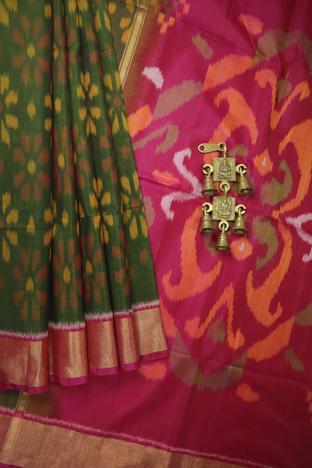 green-flower-ikat-pochampally-silk-cotton-saree-sc003158-a