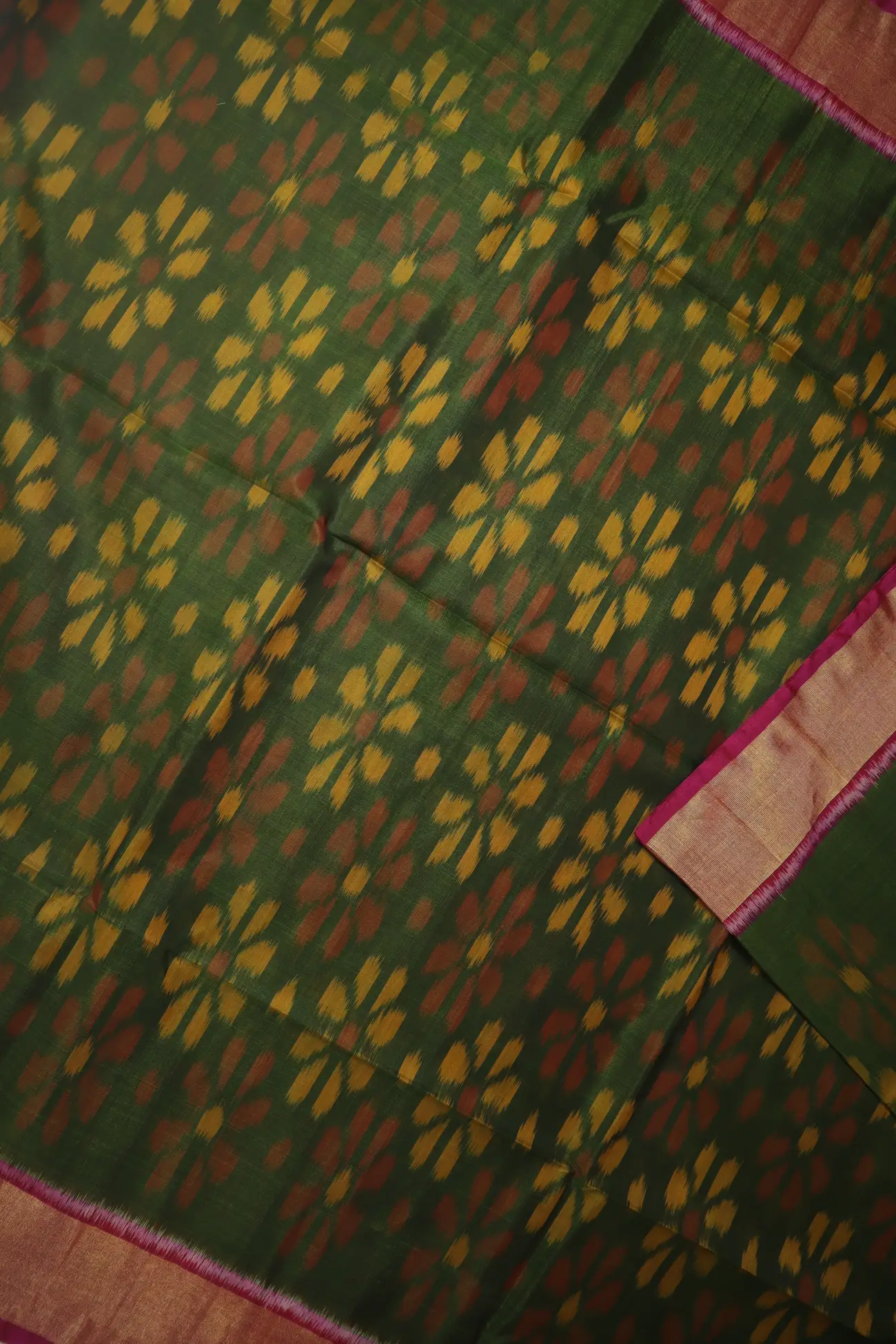 green-flower-ikat-pochampally-silk-cotton-saree-sc003158-d