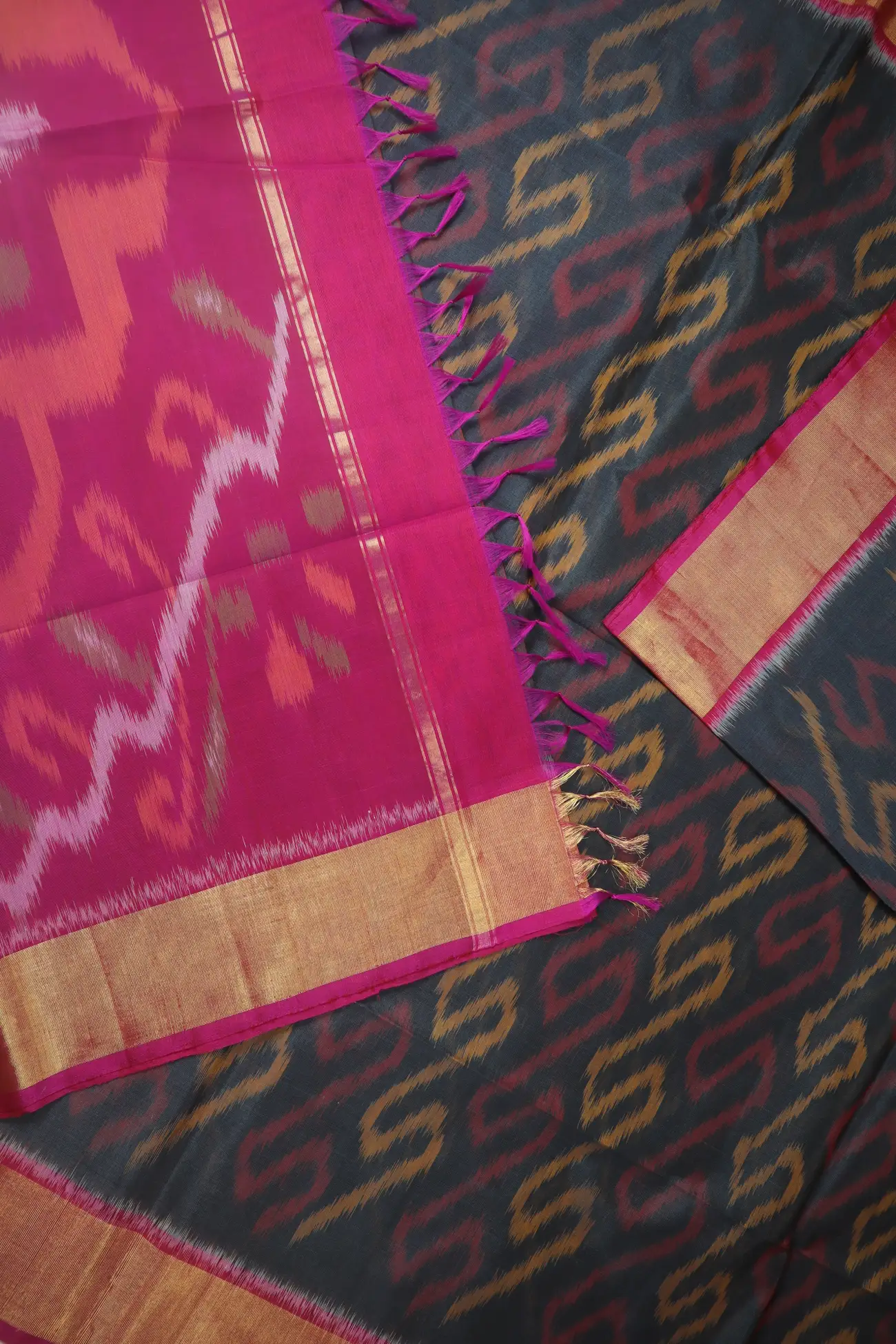 dark-gray-flower-ikat-pochampally-silk-cotton-saree-sc003157-c