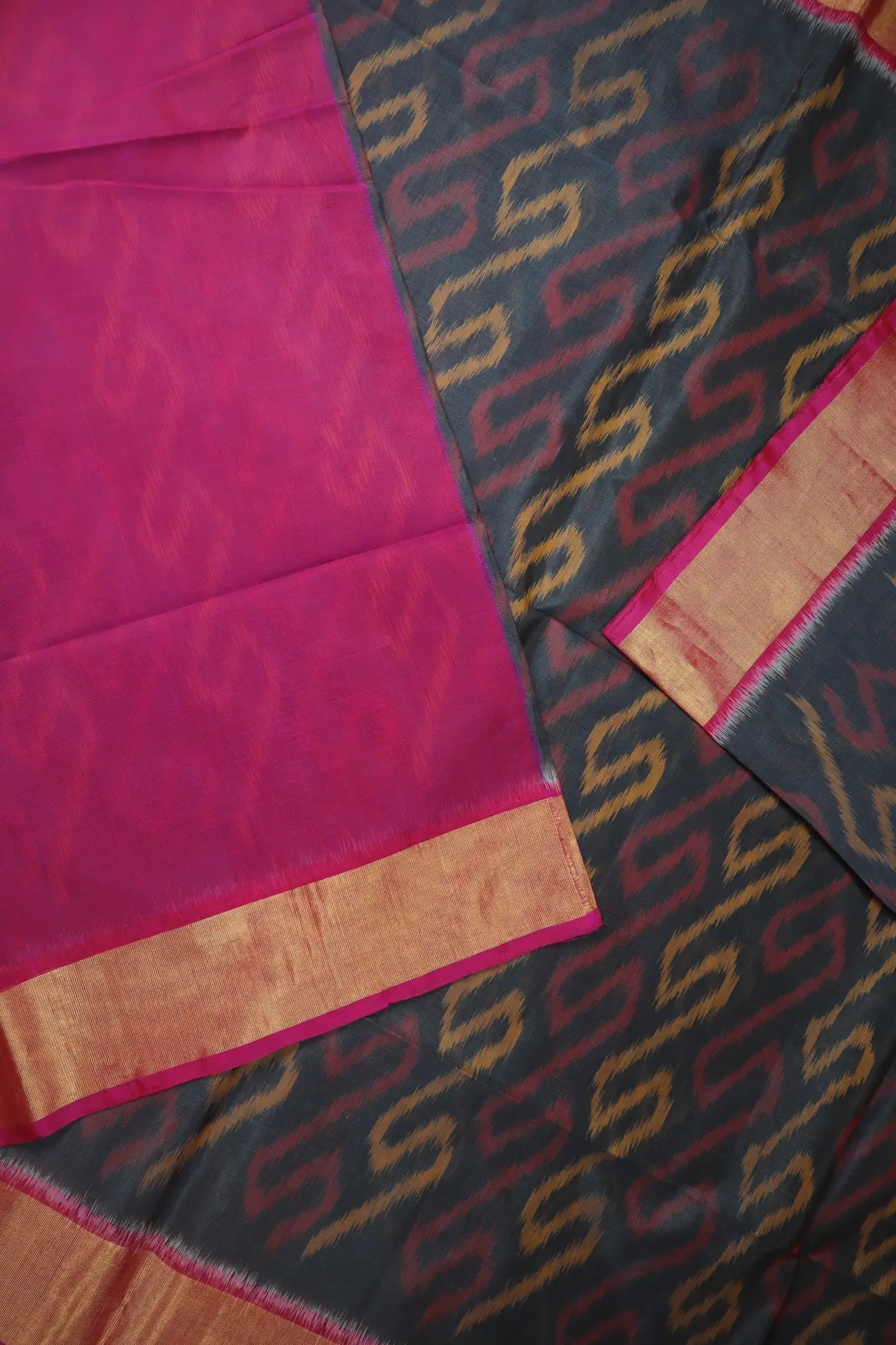 dark-gray-flower-ikat-pochampally-silk-cotton-saree-sc003157-e