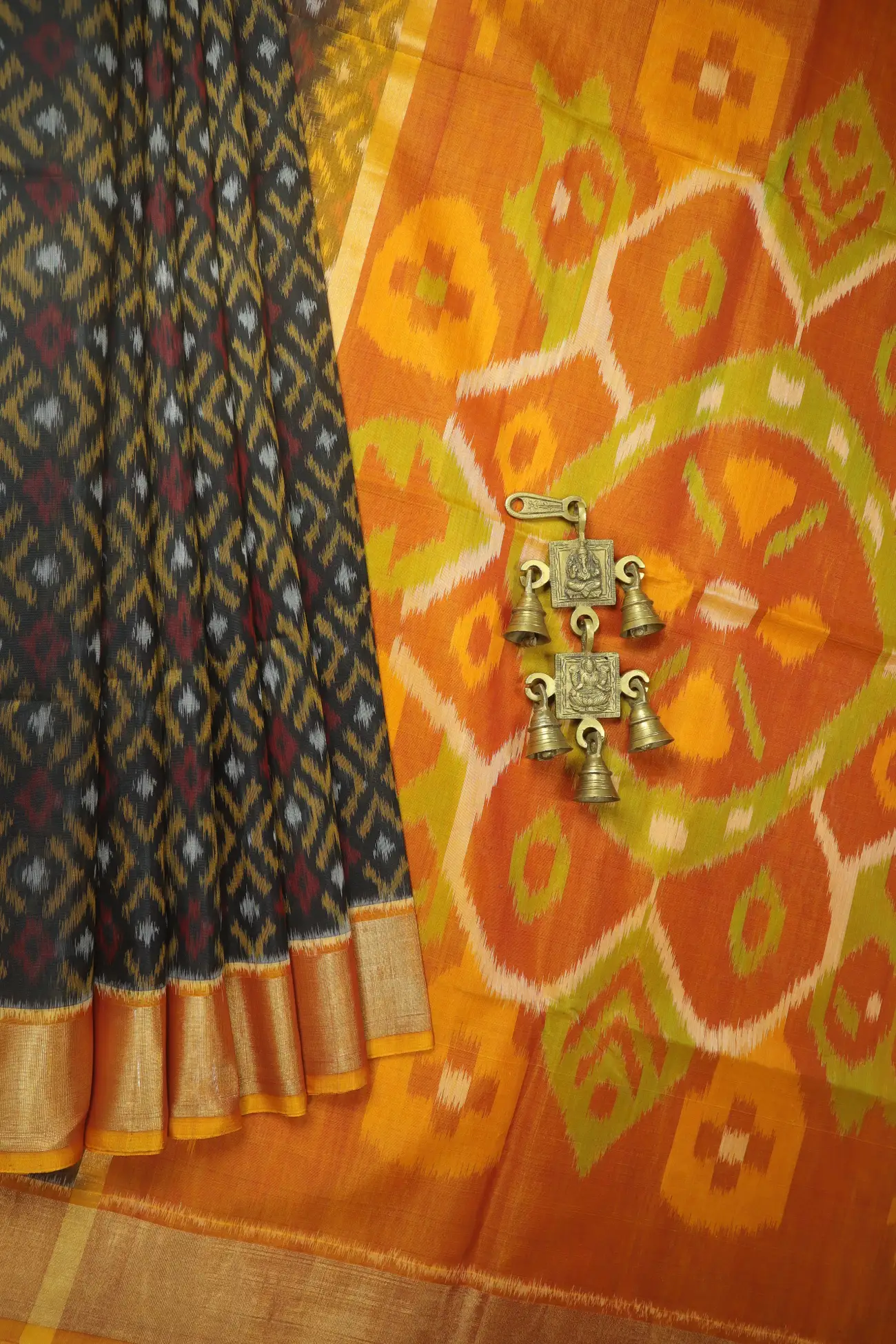 black-ikat-flower-pochampally-silk-cotton-saree-sc003139-a